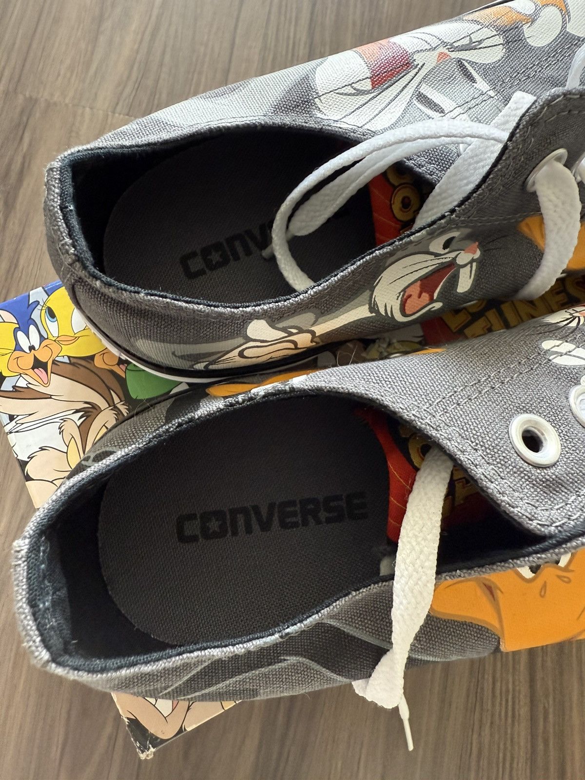 Converse Converse x Looney Tunes Chuck Taylor All Star Low Men’s 11 Size US 11 / EU 44 - 4 Thumbnail