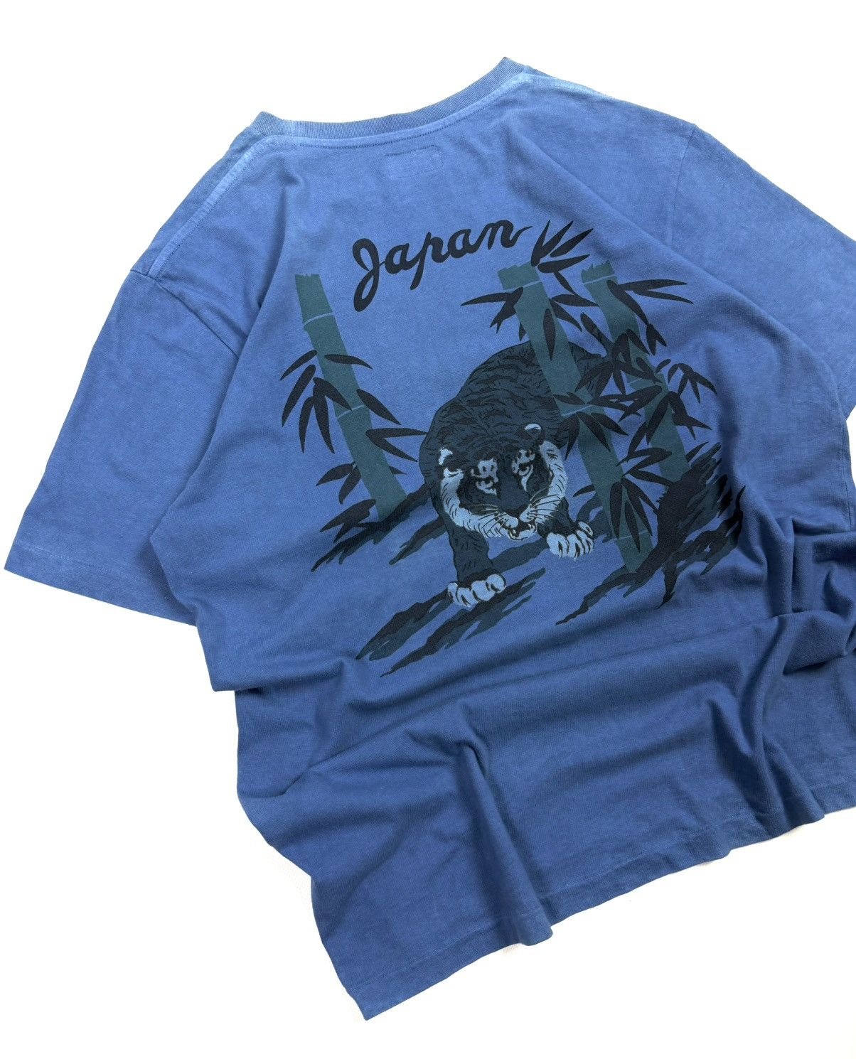 Blue Blue Japan Blue Blue JAPAN Tiger Graphic Vintage Tee Archive Streetwear Size US L / EU 52-54 / 3 - 3 Thumbnail