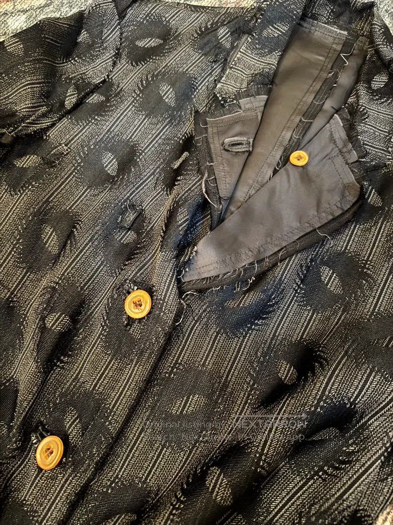 Comme des Garcons Comme Des Garcons Silk woven red peacock pattern reversibl Size US S / EU 44-46 / 1 - 5 Thumbnail