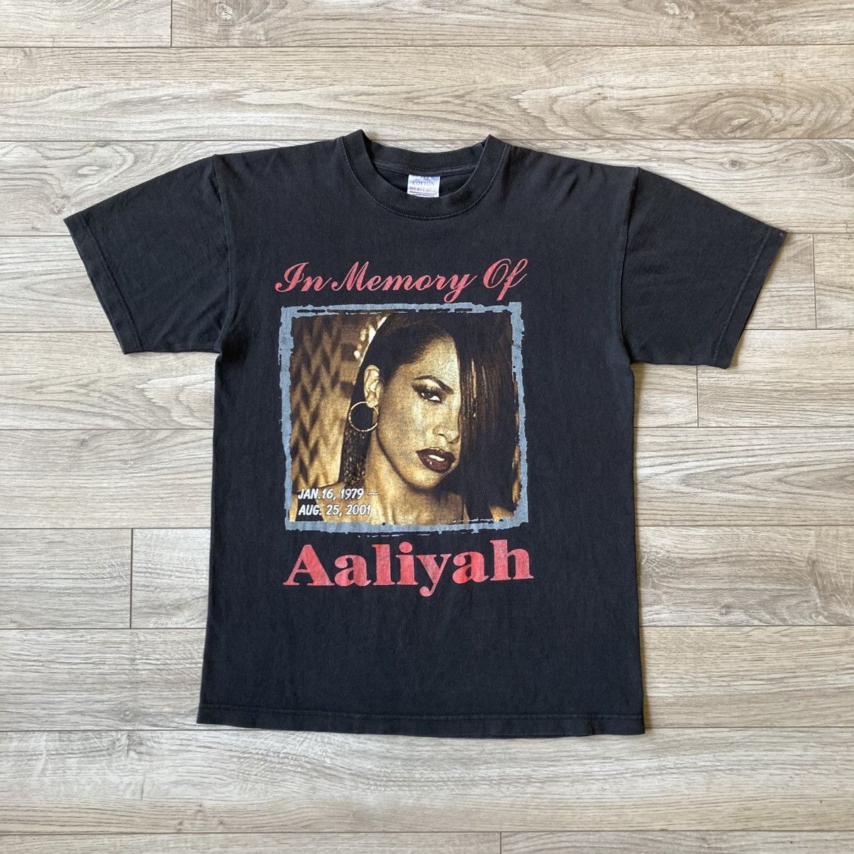Vintage 2001 aaliyah memorial rap tee Size US M / EU 48-50 / 2 - 1 Thumbnail