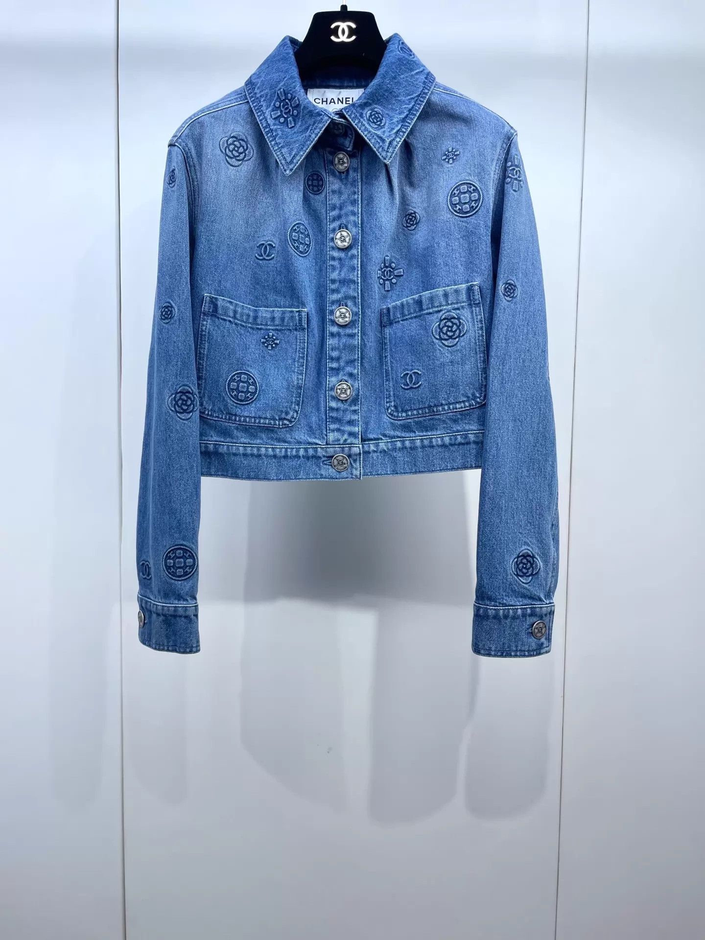 Chanel Chanel Embossed Camellia Logo Denim Jkt 36 98 New Size XS / US 0-2 / IT 36-38 - 1 Thumbnail