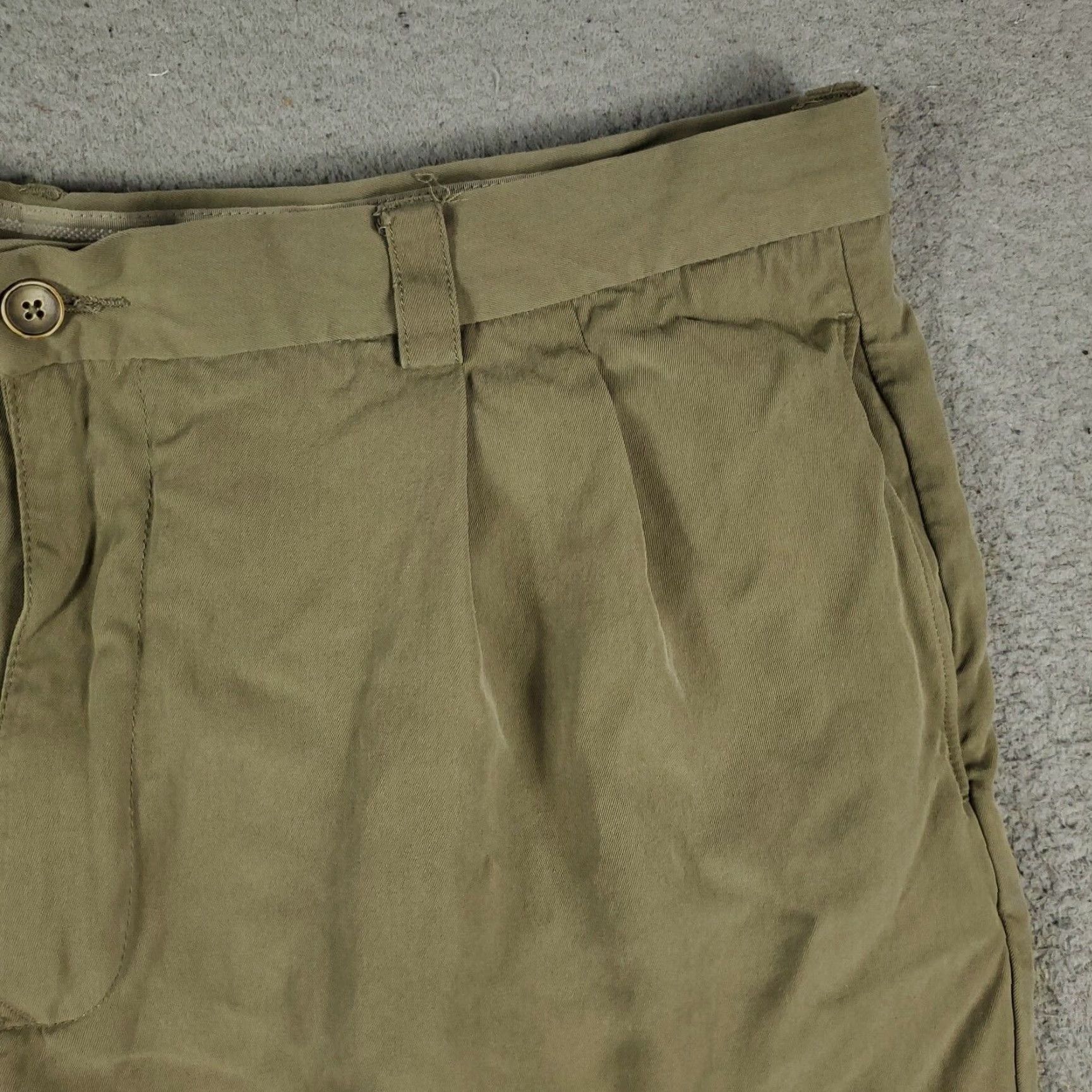 Tommy Bahama VINTAGE Tommy Bahama Shorts Mens Size 38 Chino Silk Pleated Beige Casual Classic Size US 38 / EU 54 - 3 Thumbnail