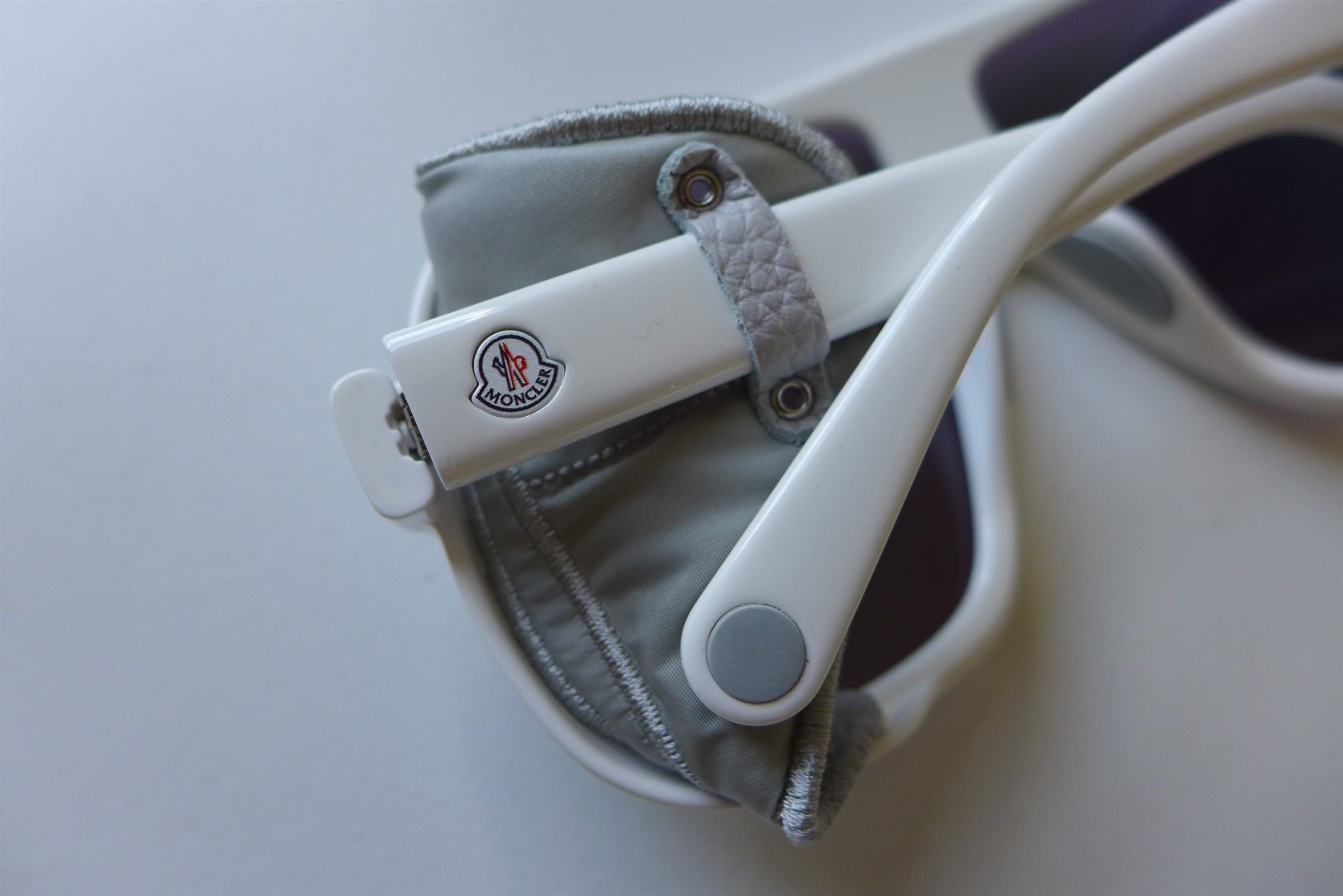 Moncler Moncler Diffractor Sunglasses - White / Smoke Mirror Size ONE SIZE - 6 Thumbnail