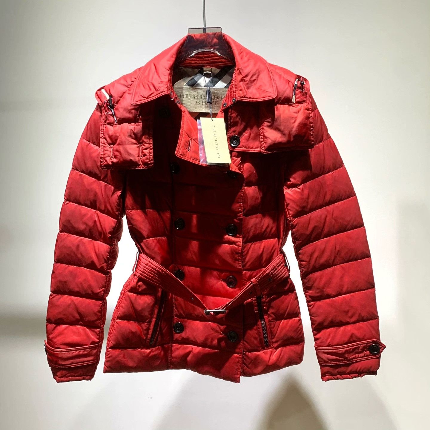 Burberry Burberry Down Cropped Red Down Jacket M Women Size M / US 6-8 / IT 42-44 - 1 Thumbnail