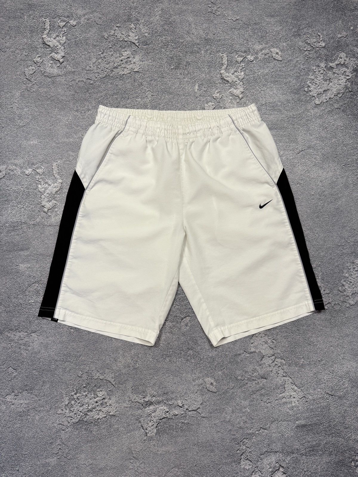 Nike × Vintage Vintage Nike White Shorts Y2K Streetwear Size M Size US 34 / EU 50 - 1 Thumbnail