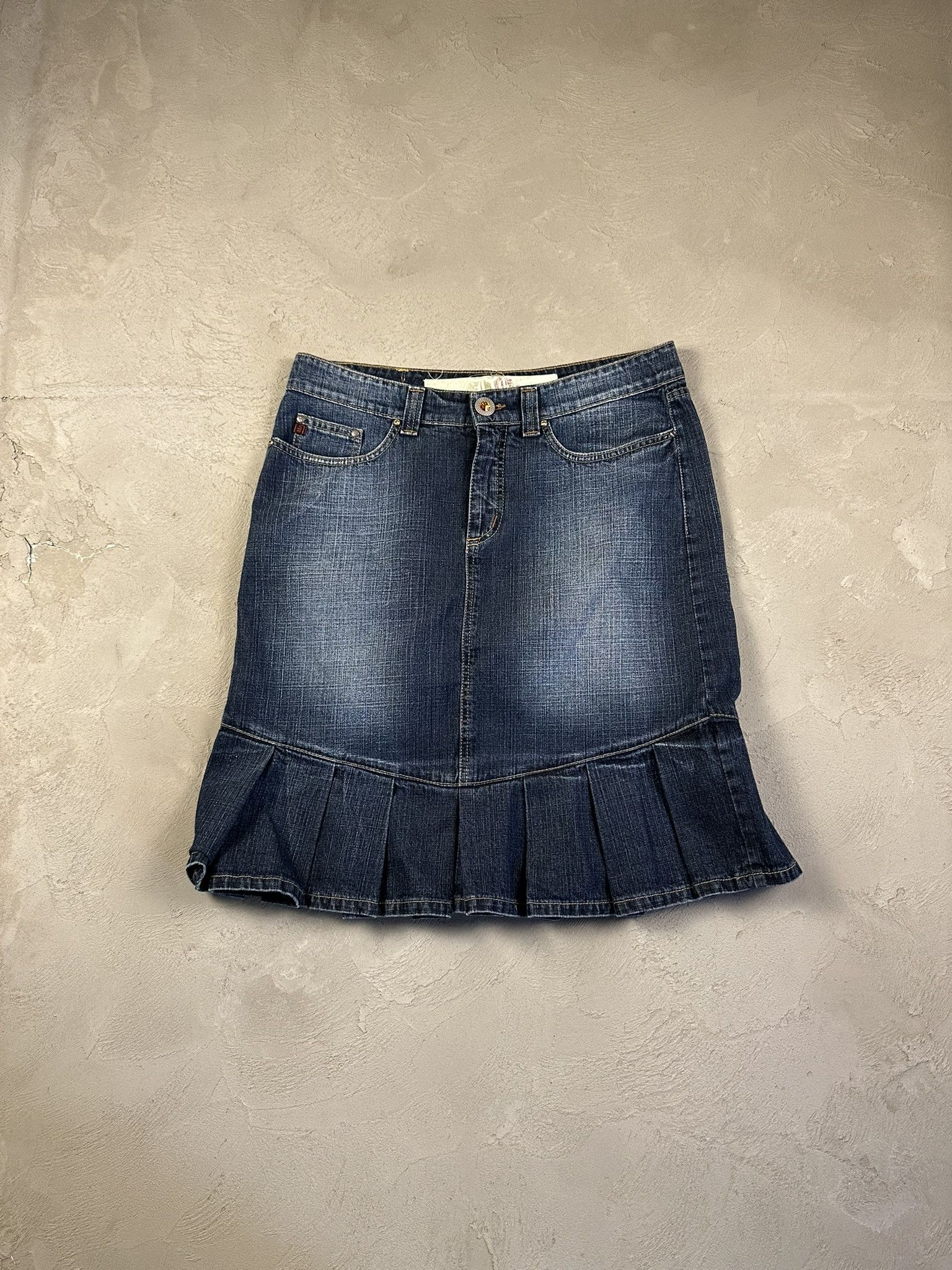 Vintage Vintage Y2k Italian Faded Denim Midi Skirt 2000s Size 34" / US 12 / IT 48 - 1 Thumbnail