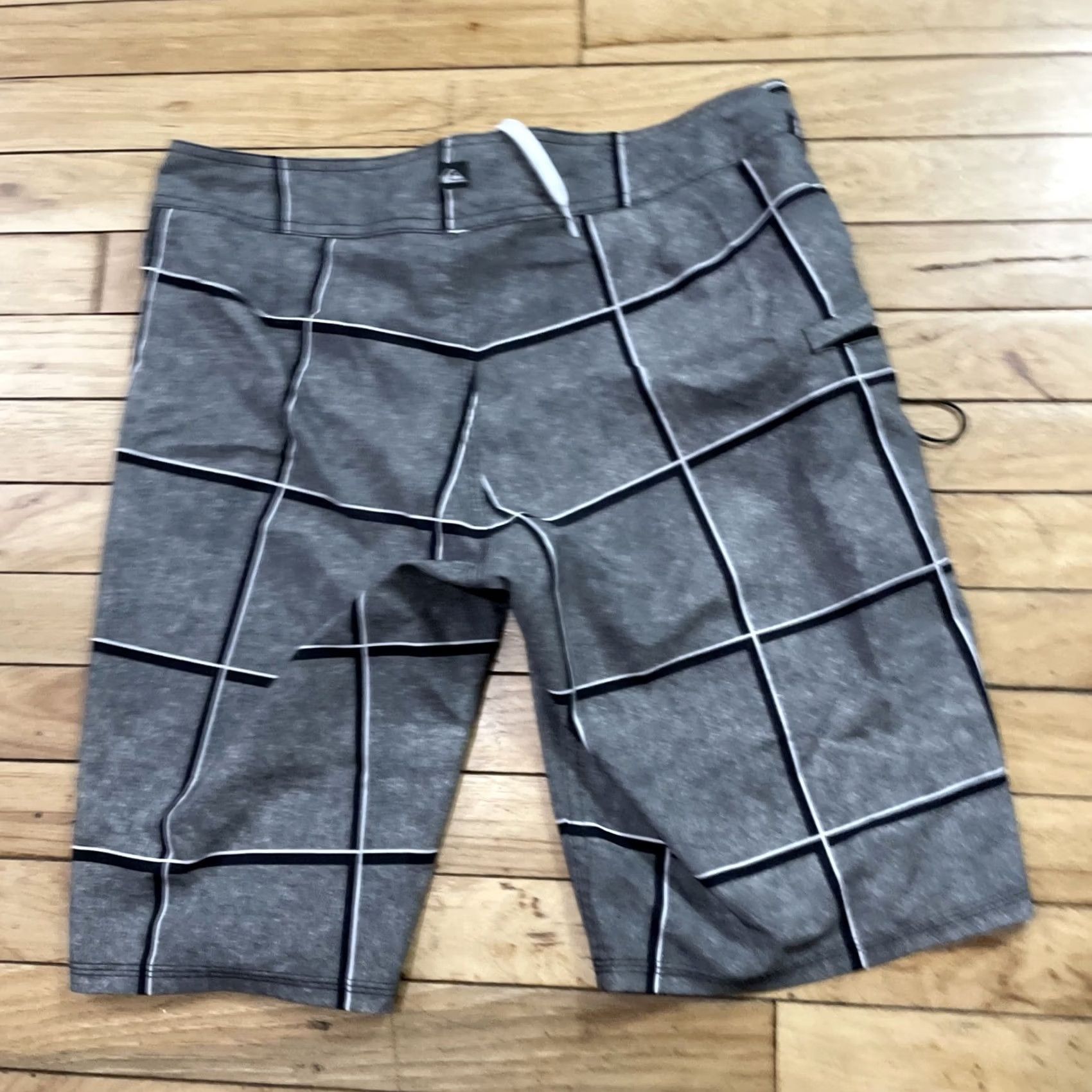 Quiksilver VINTAGE QUIKSILVER Board Shorts Men 30 Gray Black Plaid Active Swim Trunks Surf 30x10 Mens Size US 30 / EU 46 - 4 Thumbnail