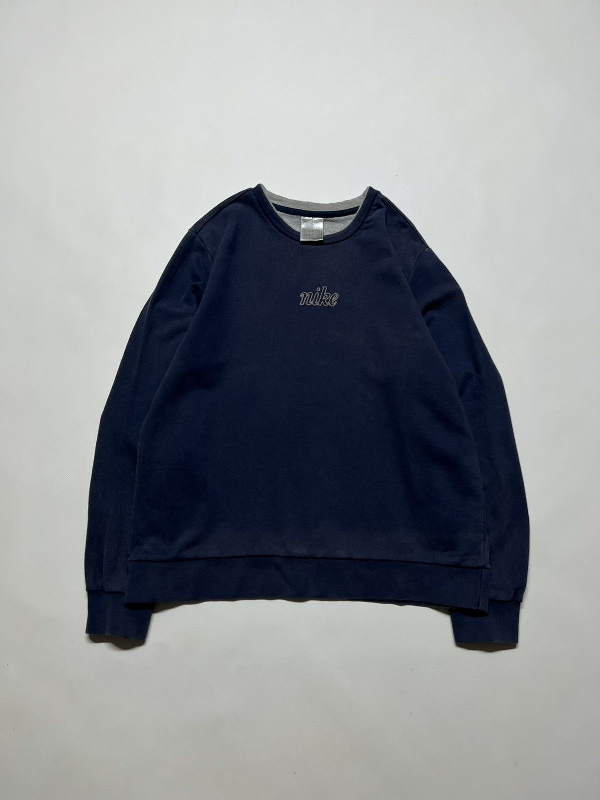 Nike × Vintage Vintage Y2k Nike Thrashed Faded Center Logo Sweatshirt 90’s Size M / US 6-8 / IT 42-44 - 4 Thumbnail