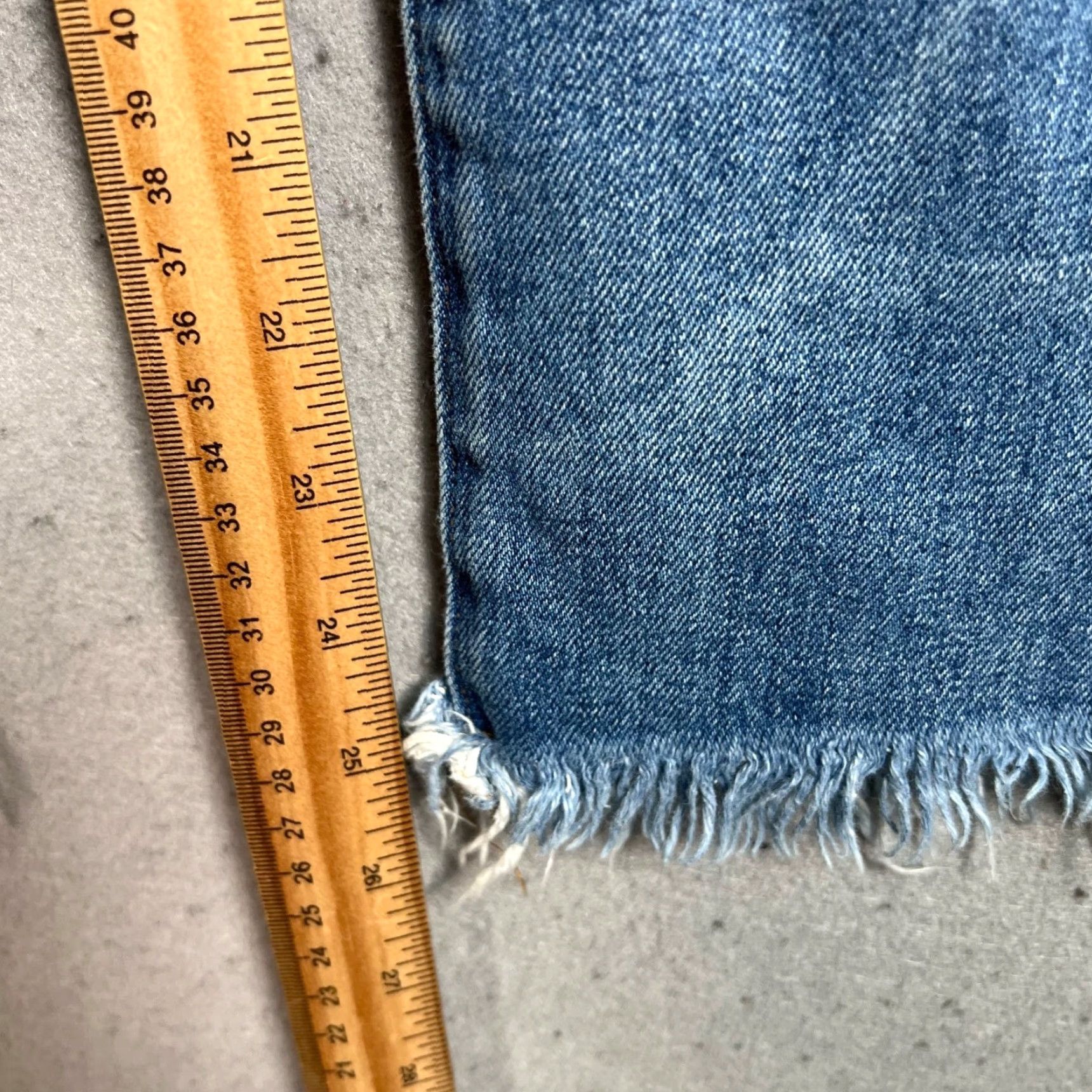 Vintage Rivet & Thread Blue High-Waisted Distressed Raw Hem Jeans Womens Size 31 Size 34" / US 12 / IT 48 - 7 Thumbnail