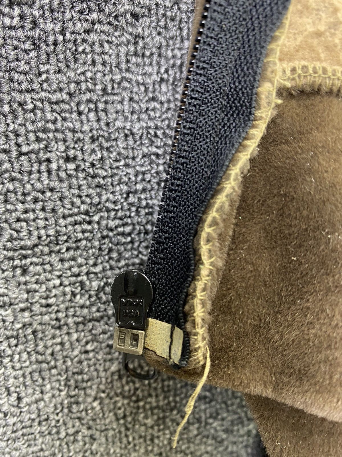 Carhartt Vintage 1990s Carhartt Fleece Faux Fur Zip Up Hoodie Jacket Size US L / EU 52-54 / 3 - 8 Thumbnail
