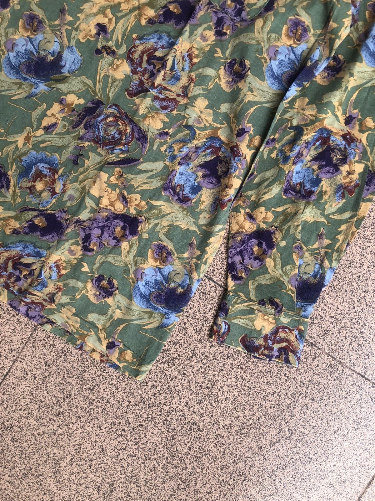 Balenciaga Balenciaga Floral Pattern Shirt Beautiful Detail Size US L / EU 52-54 / 3 - 6 Thumbnail