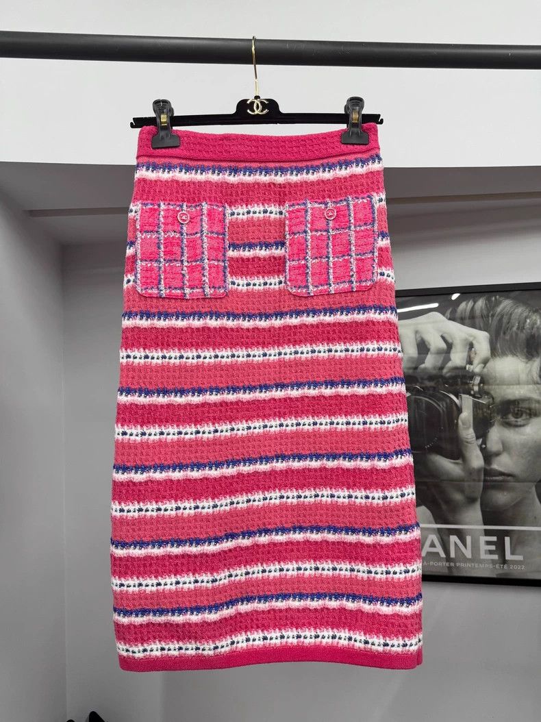 Chanel Chanel 24P pink tweed skirt Size 24" / US 00 / IT 34 - 1 Thumbnail