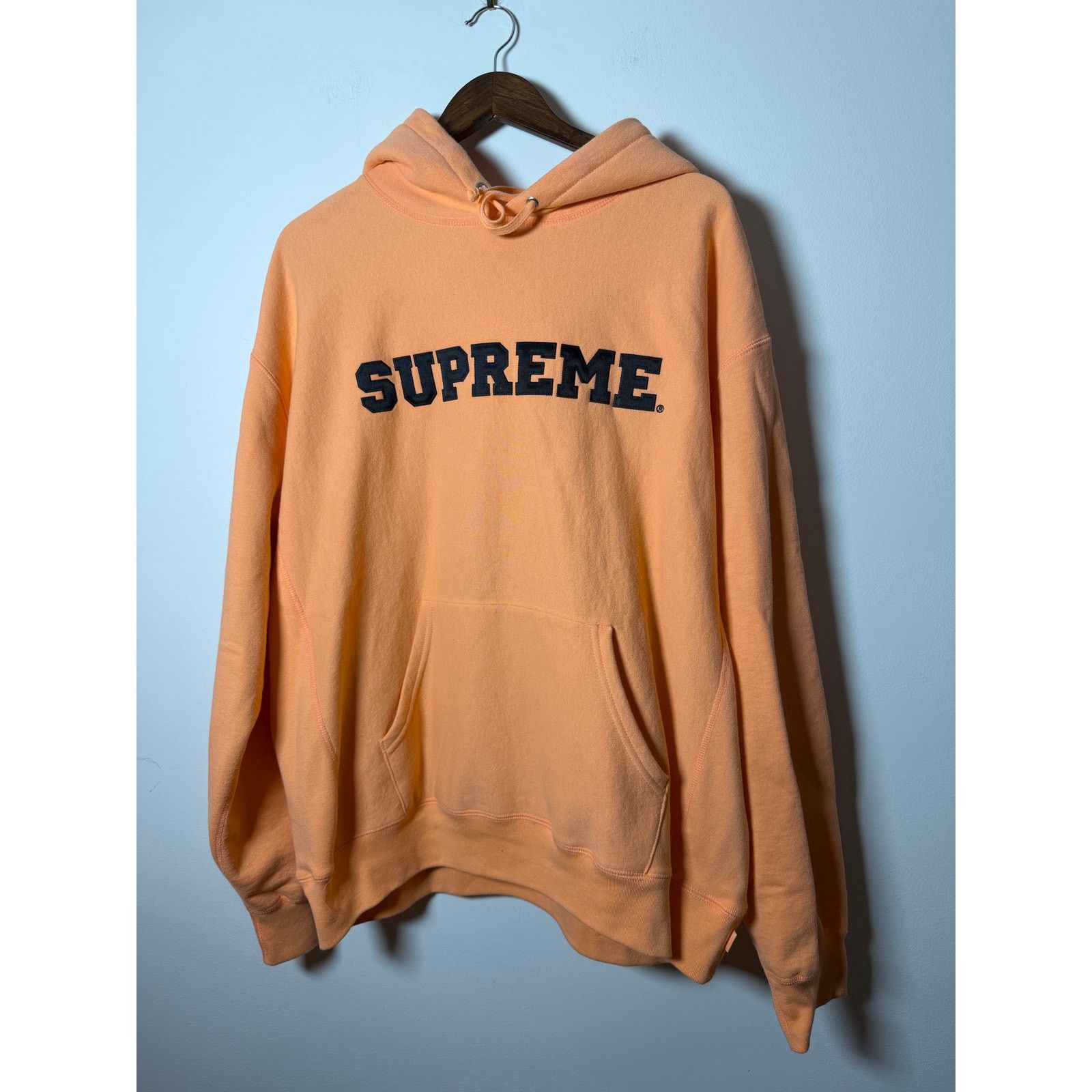 Supreme Supreme Collegiate Hooded Sweatshirt 'Peach' Size US XL / EU 56 / 4 - 2 Thumbnail