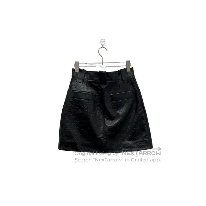 Louis Vuitton Louis Vuitton Full print dark print leather skirt Size 37" - 2 Thumbnail