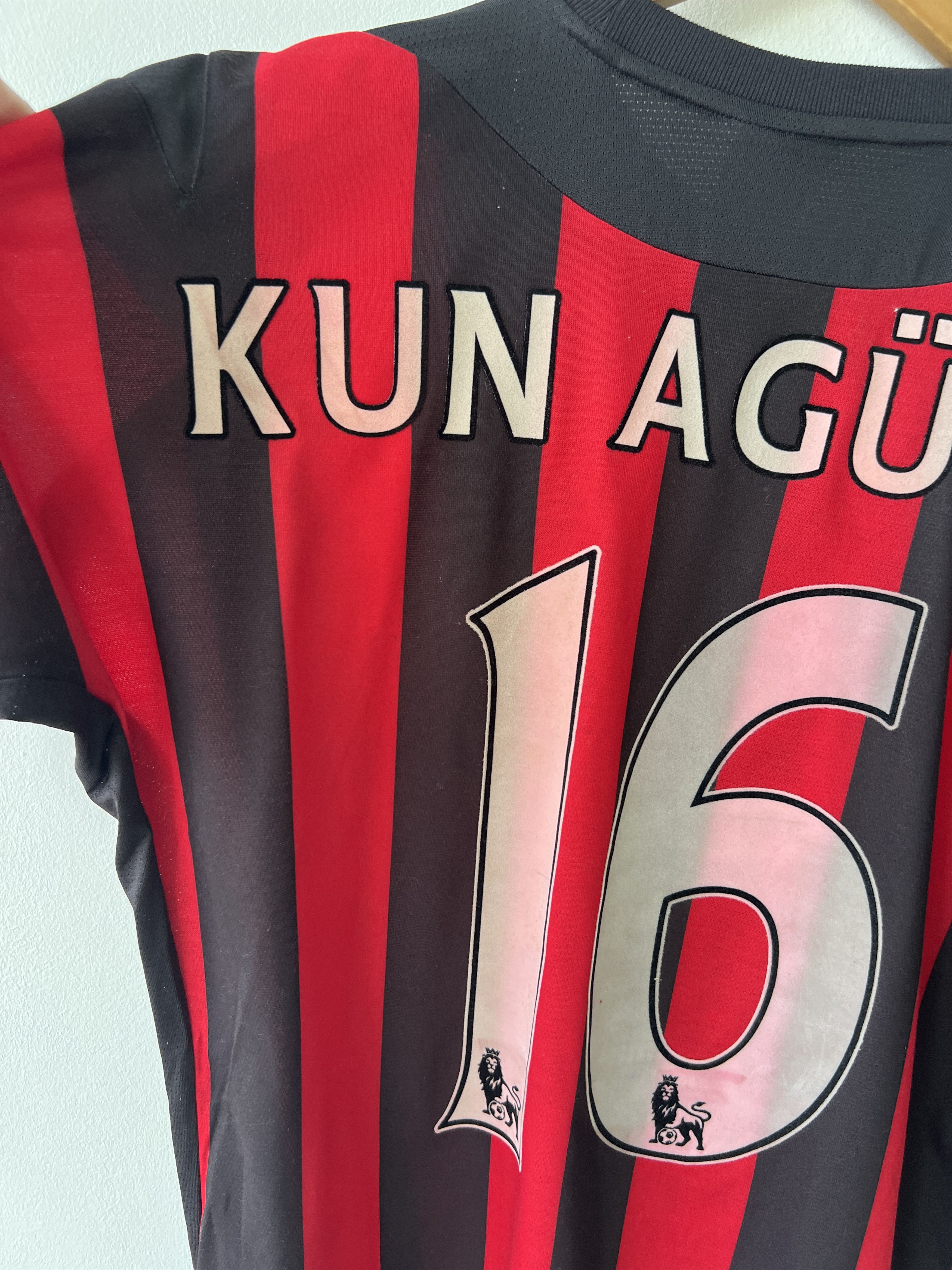 Umbro (M) Manchester City 2011-12 Away Kit Kun Aguero #16 Size US M / EU 48-50 / 2 - 6 Thumbnail