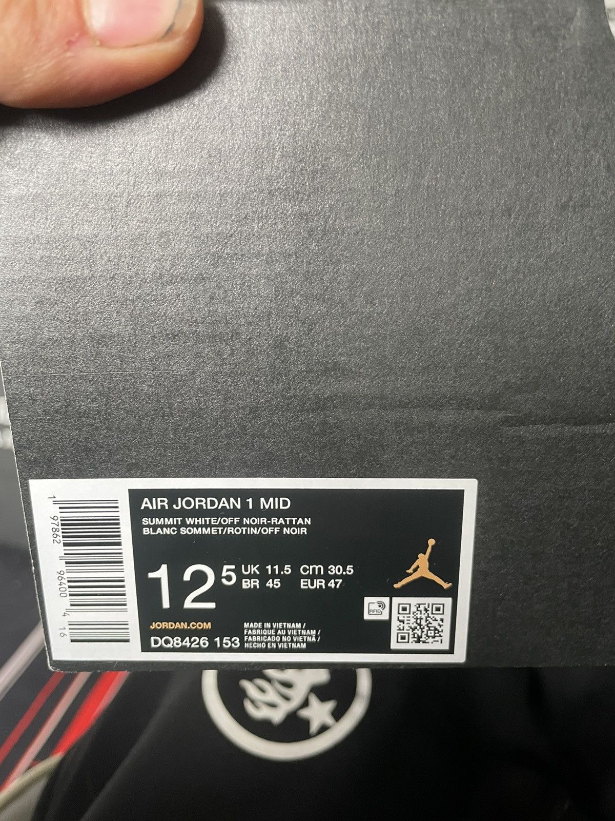 Nike Nike Air Jordan 1 Mid SE in cream and black Size US 12.5 / EU 45-46 - 6 Thumbnail