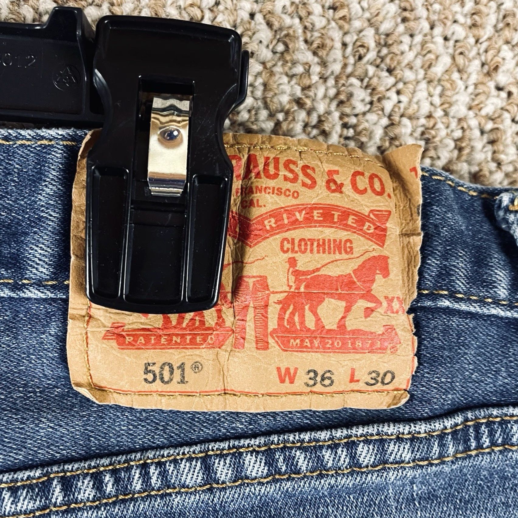 Levi's Levi's 501 Jeans Men's 36x30 Straight Button Fly Denim Blue Cotton Regular Cowboy USA 29in Inseam Mens Size US 36 / EU 52 - 6 Thumbnail