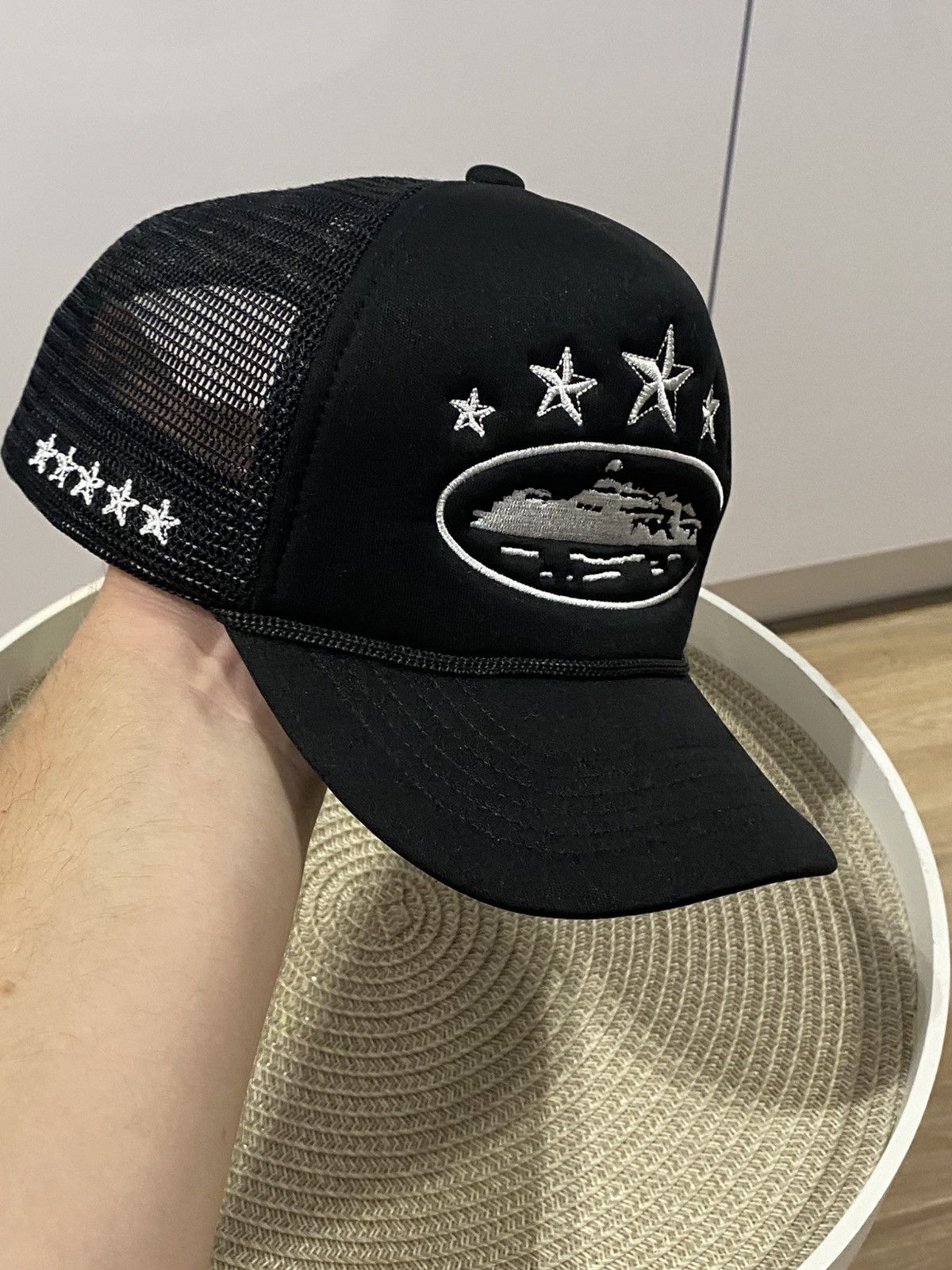 帽子 Corteiz Alcatraz Mesh Trucker Cap Black Corteiz Alcatraz Trucker Hat Triple Black - SS22 - US