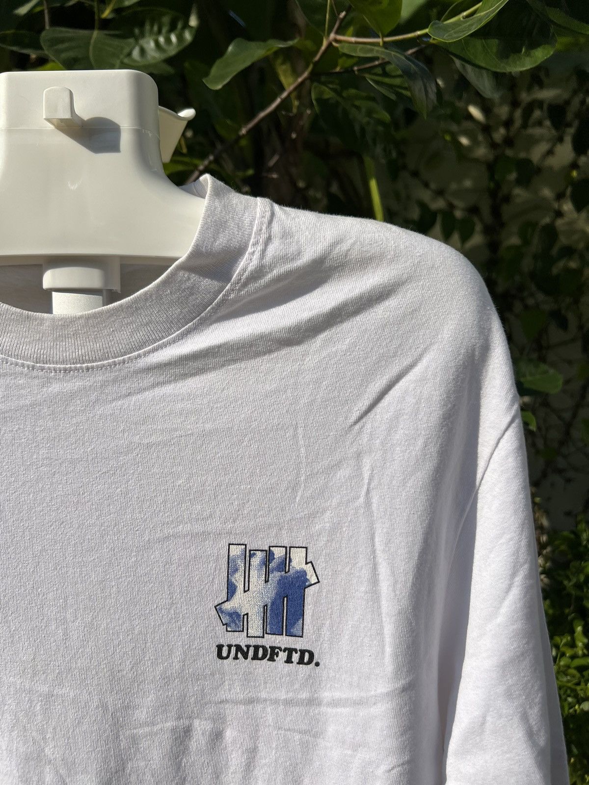 Undefeated × Vintage UNDEFEATED SPORTS EQUIPMENT Y2K BIG LOGO TEE Size US S / EU 44-46 / 1 - 6 Thumbnail