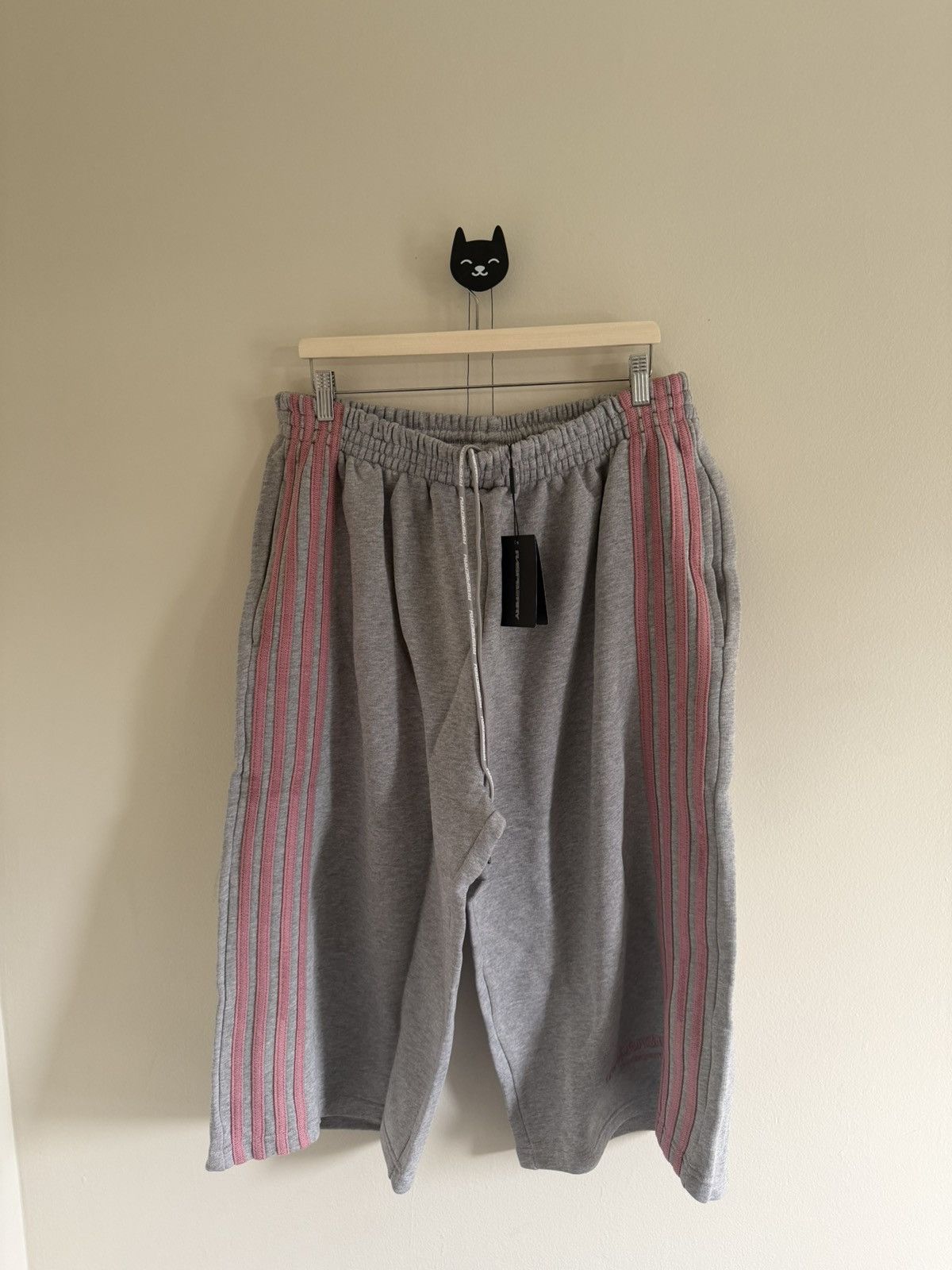 The GV GALLERY Raspberry Hills Aunt Kathy Baggies Sweatshort