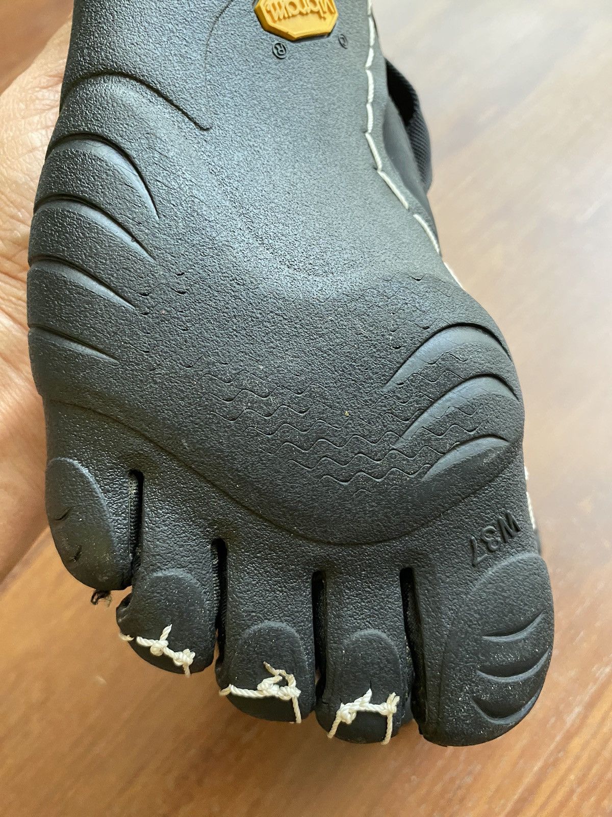 Vibram Vibram Five Fingers black shoes Size US 7 / IT 37 - 9 Thumbnail