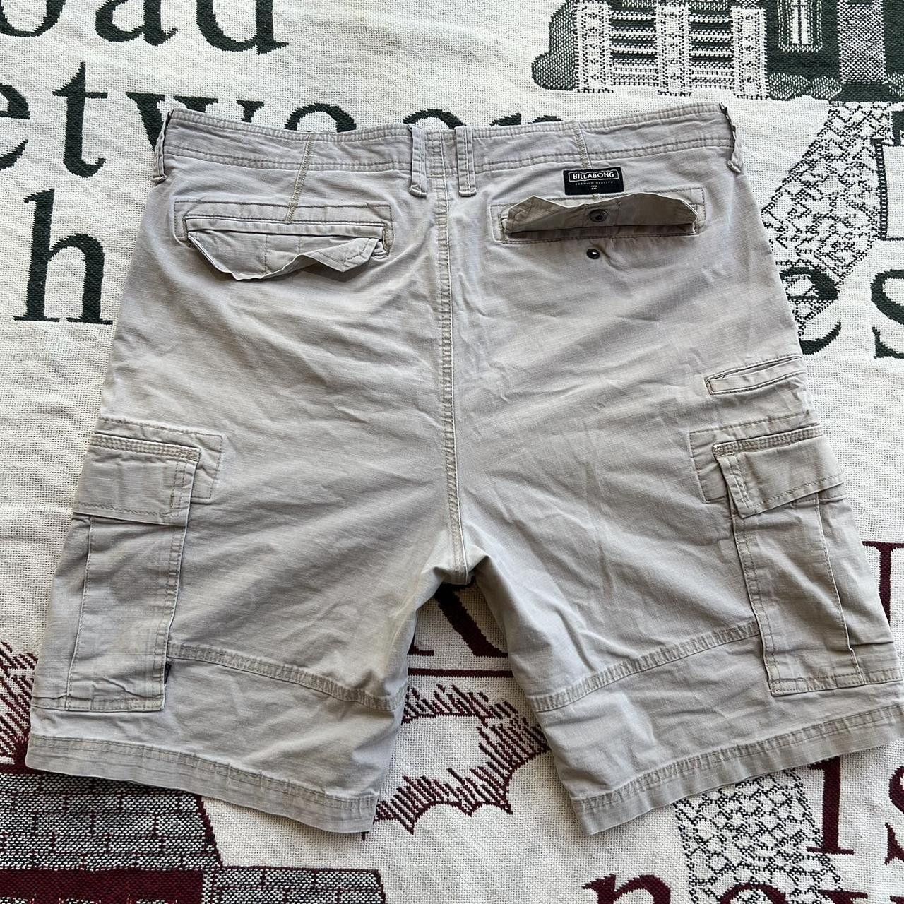 Vintage Crazy Vintage Y2K/2000s Baggy BillaBong Cream Skater Style Cargo Shorts! Size US 36 / EU 52 - 5 Thumbnail