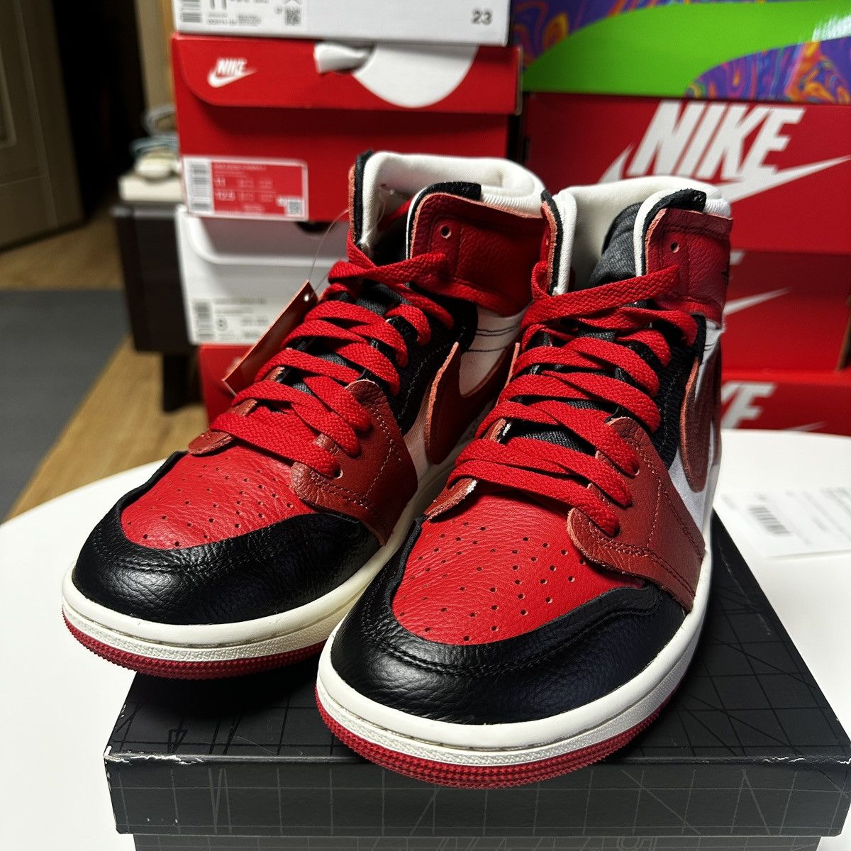 Jordan Brand × Nike New. Size 8 Womens Jordan Retro 1 High Method of Make Size US 8 / IT 38 - 2 Thumbnail