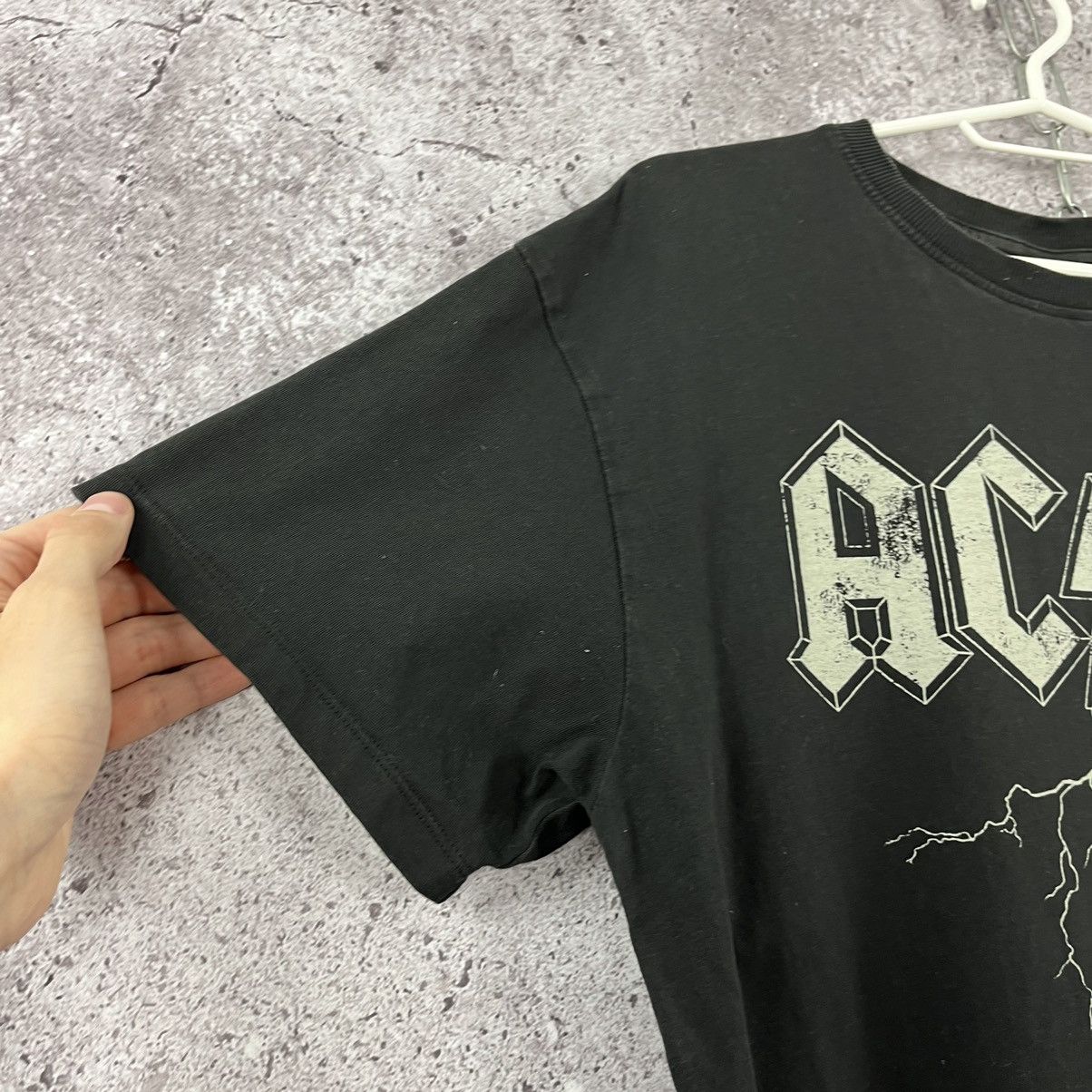 AC/DC × Band Tees × H&M H&M x Ac/Dc Rock T-Shirt Big Centre Logo Size M Size US M / EU 48-50 / 2 - 4 Thumbnail