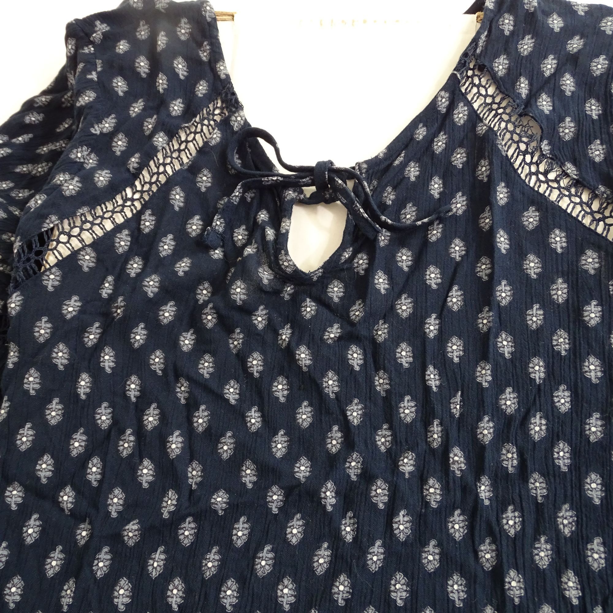 Hollister Hollister Top Women Size S Navy Blue Boho With Crochet Size S / US 4 / IT 40 - 2 Thumbnail