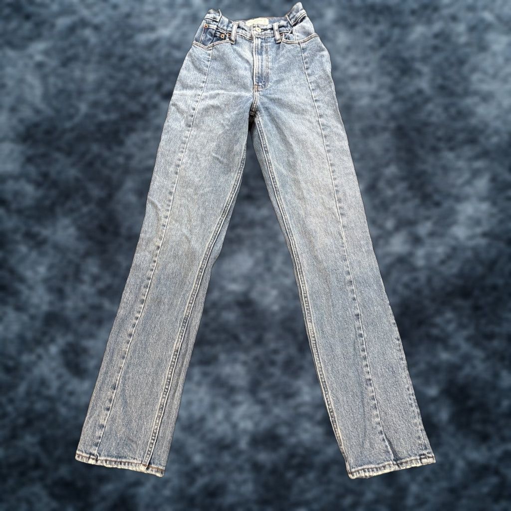 Abercrombie & Fitch VINTAGE Abercrombie & Fitch 90s Straight Jeans Women 0 25x32 Light Blue Cotton High Rise 25 in 32 in Mens? Wait not mens. Department Women. Size 0. Size ONE SIZE - 1 Thumbnail
