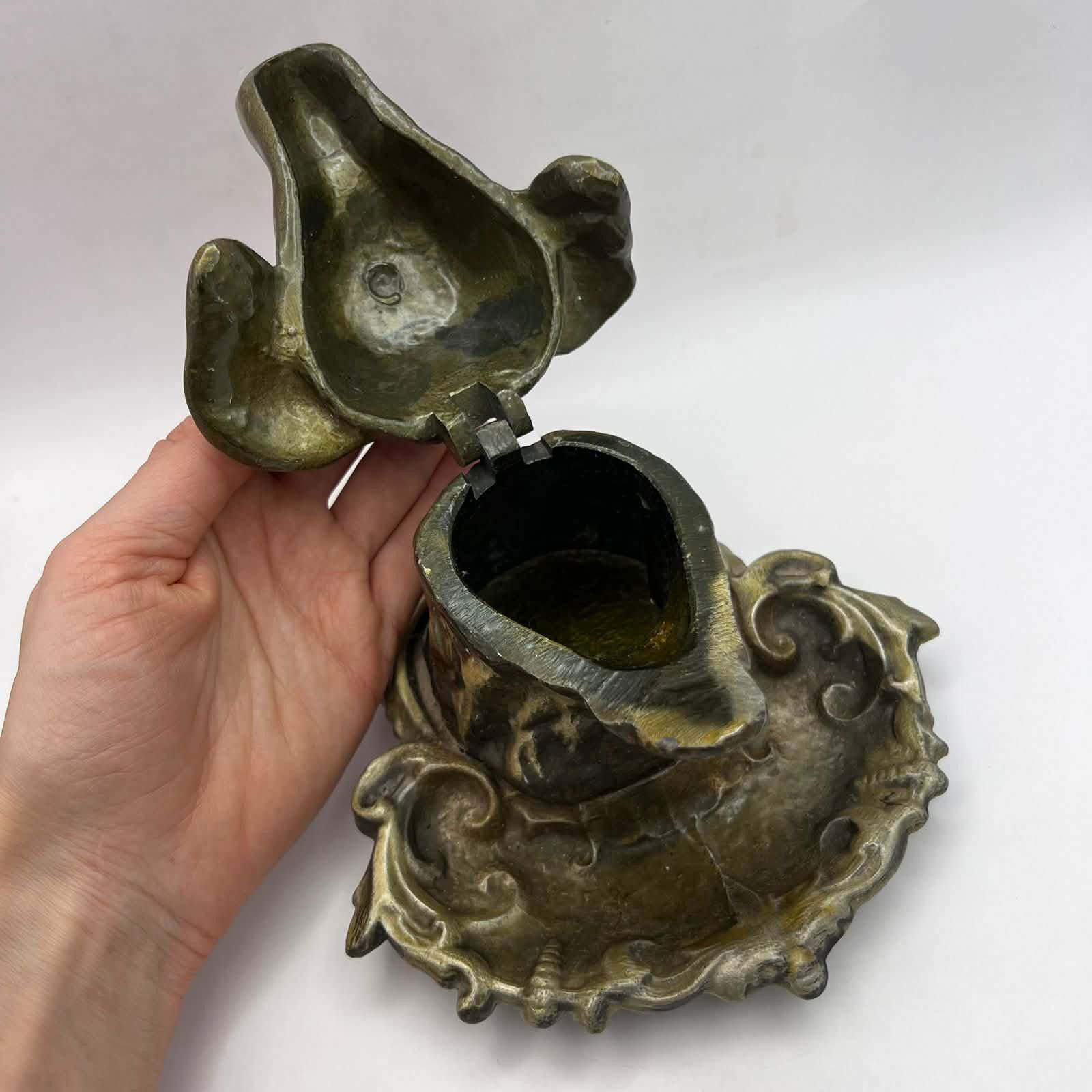 Vintage Heavy Vintage Brass Dog Head Ashtray Sculptural Size ONE SIZE - 11 Thumbnail