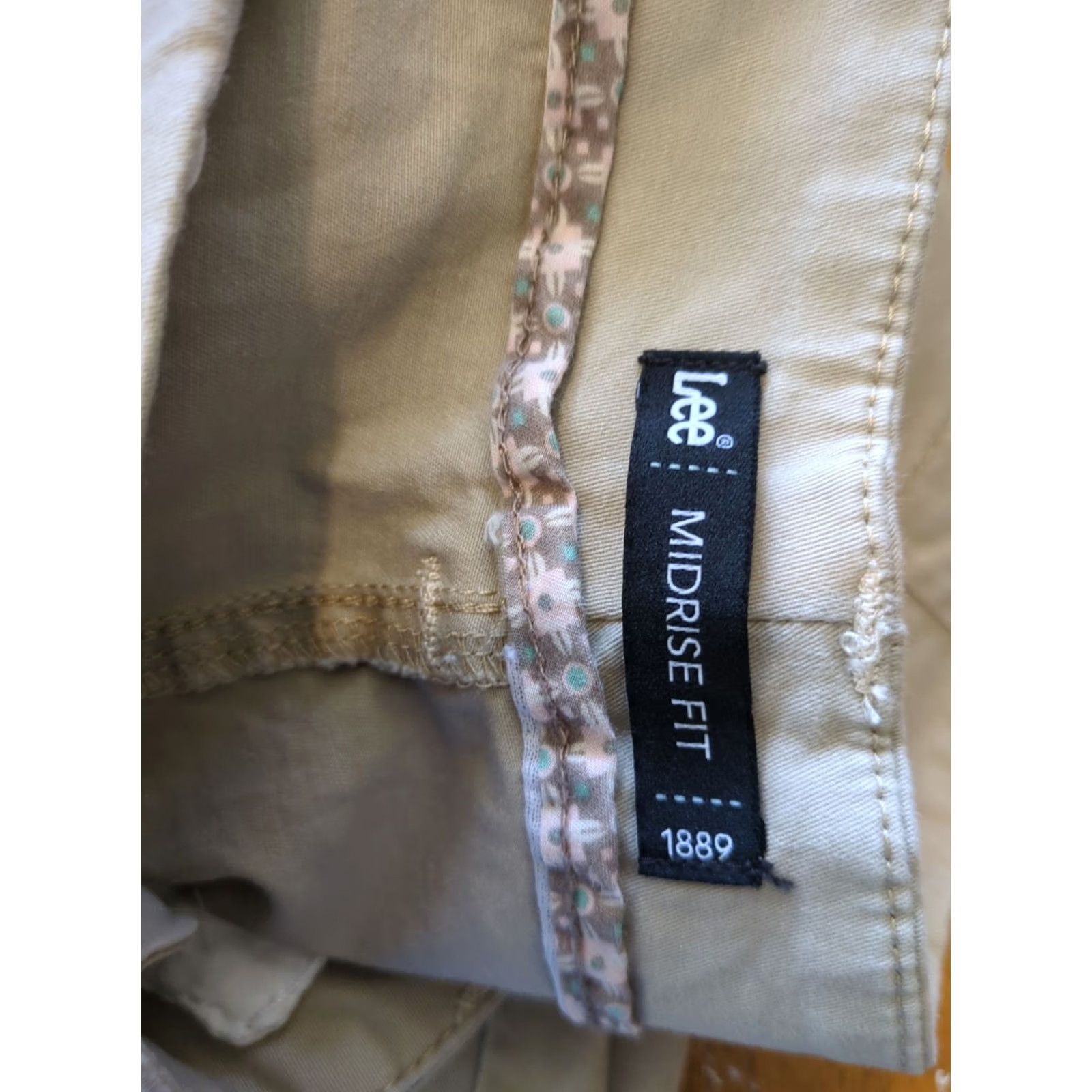 Lee Lee Women’s Capri Pants Petites 14P Beige Crop Mid Rise Fit Straight Karlibuta? Size 36" / US 14 / IT 50 - 2 Thumbnail