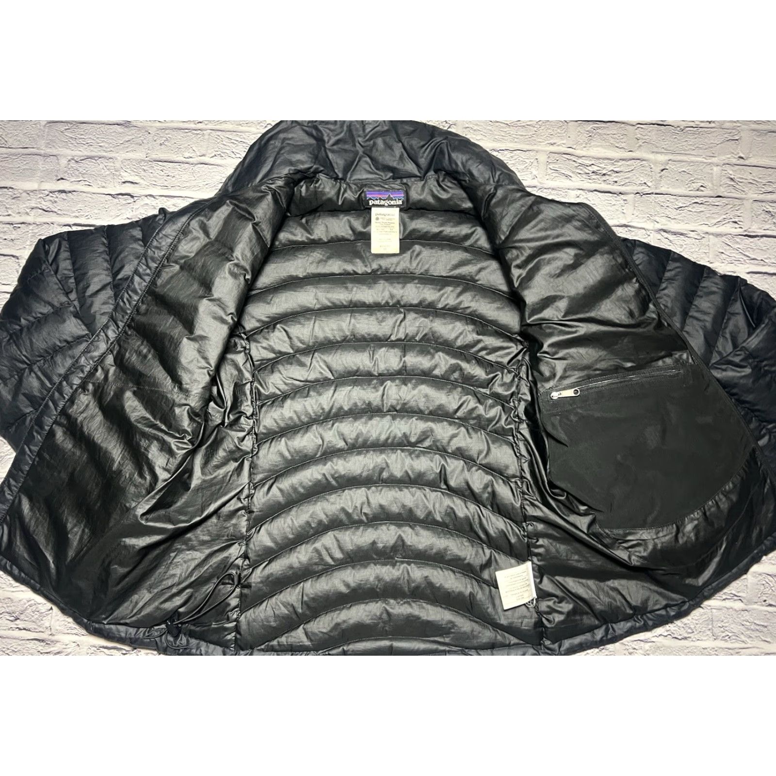 Patagonia Patagonia Women's Black Down Sweater XS Jacket User: Patagonia Women's Black Down Sweater XS Jacket Size XS / US 0-2 / IT 36-38 - 6 Thumbnail