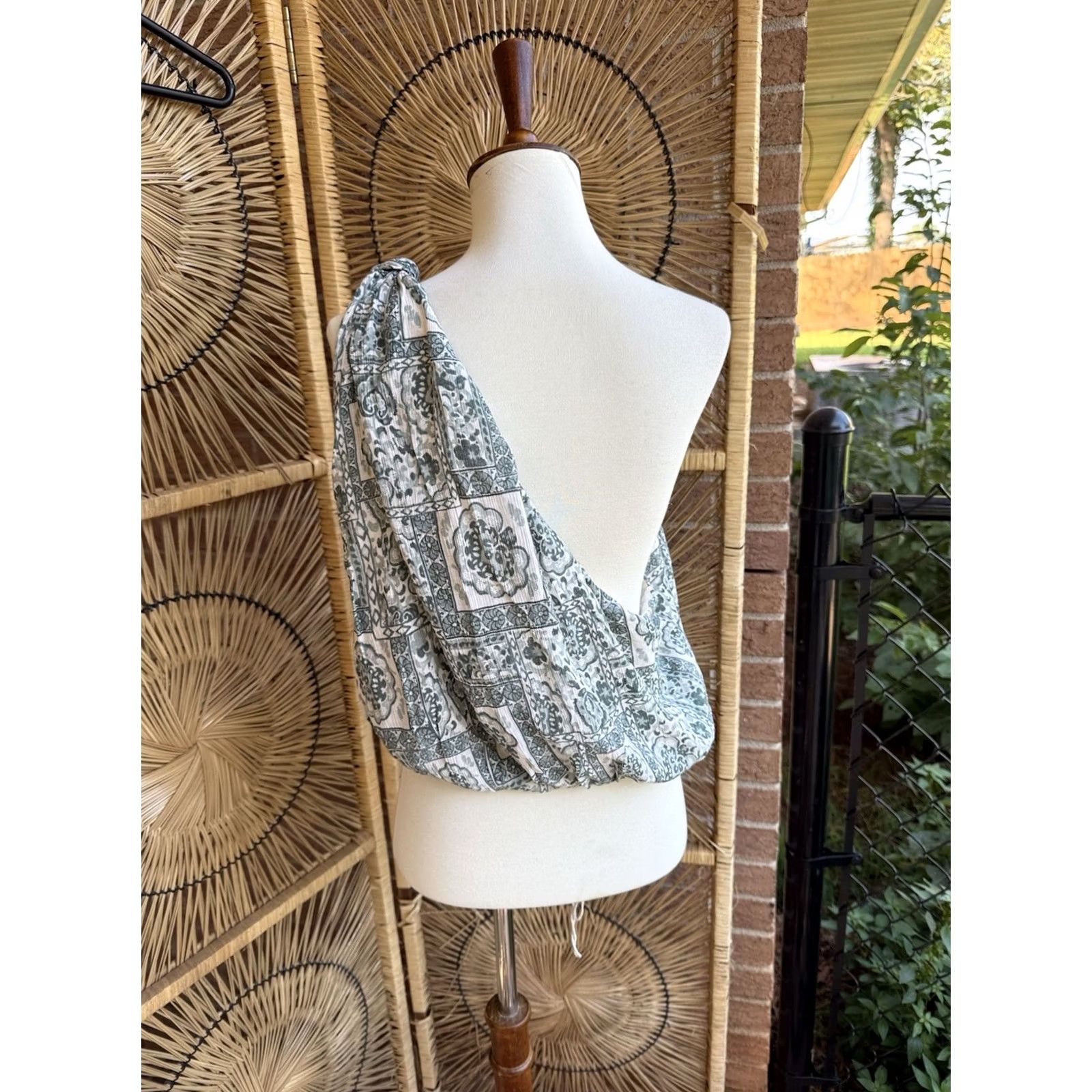 Abercrombie & Fitch Abercrombie & Fitch Women’s Tank Top L Green White Asymmetrical Crinkle Boho Shirt Womens Size L / US 10 / IT 46 - 6 Thumbnail