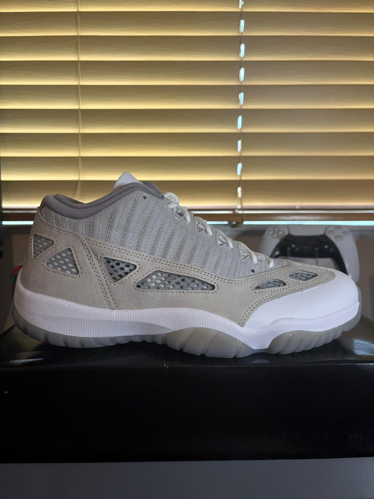 Jordan Brand Nike Air Jordan 11 Retro Low IE Size US 11 / EU 44 - 5 Thumbnail