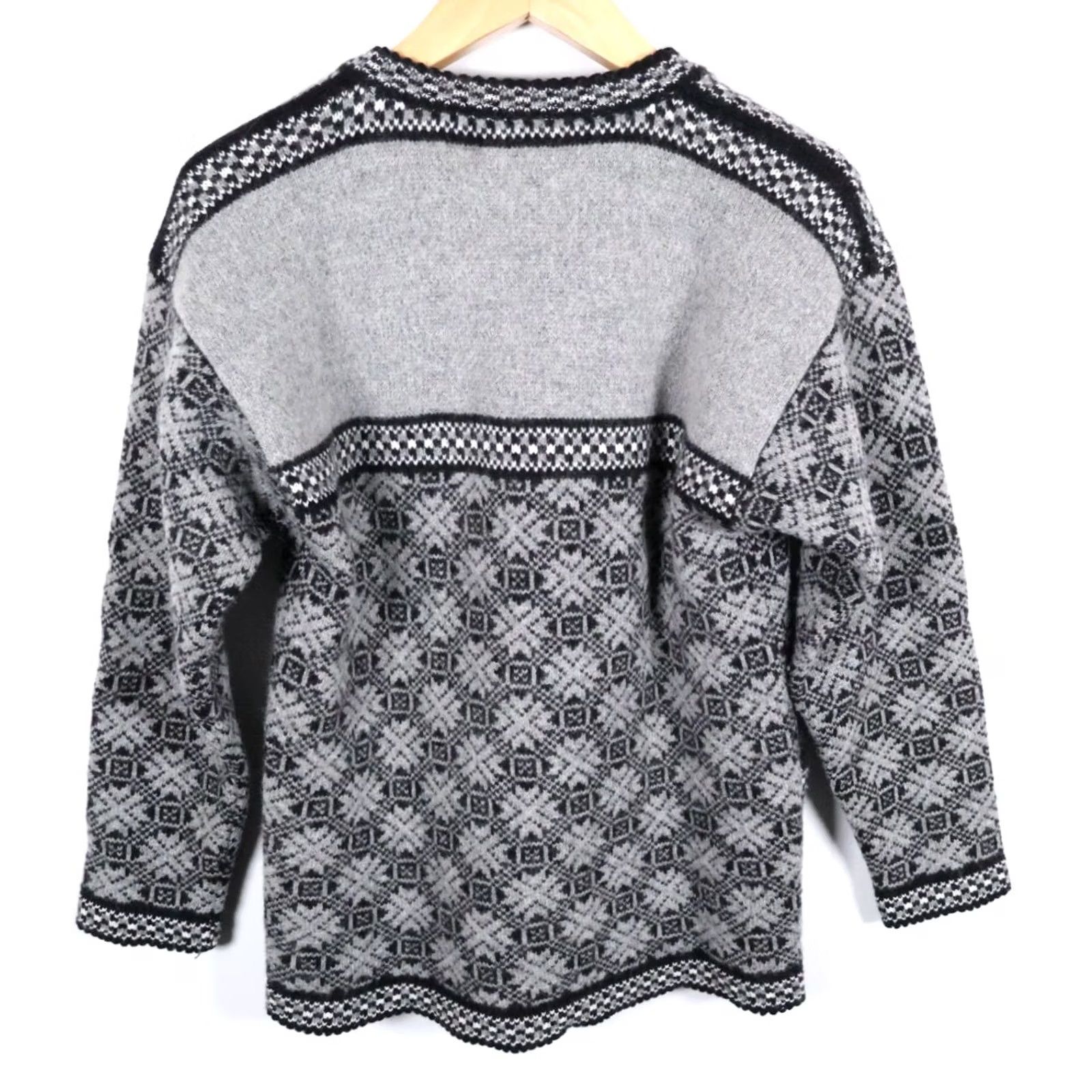 Vintage VINTAGE Icelandic Wool Clasp Cardigan Women's L Gray Black Geometric Pattern Sweater Size L / US 10 / IT 46 - 2 Thumbnail