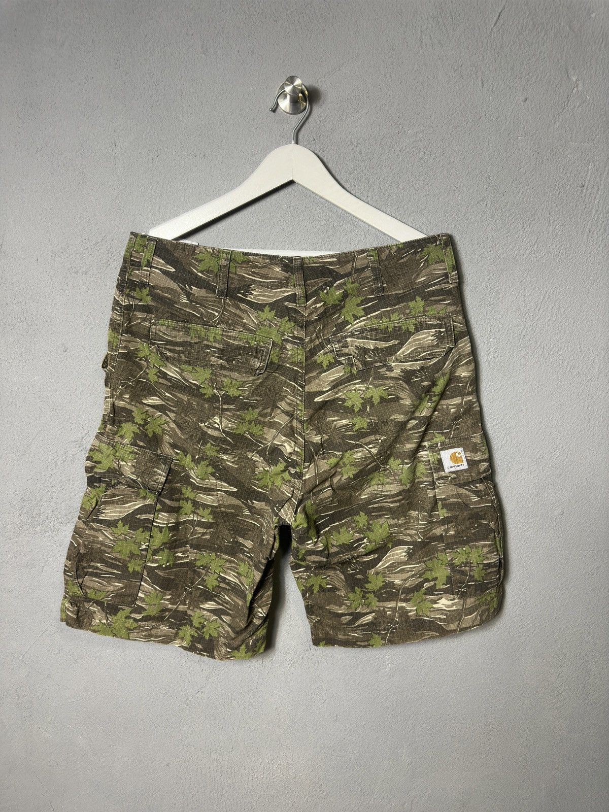 Carhartt × Carhartt Wip × Vintage Vintage Carhartt WIP Regular Cargo Bermuda Camo Shorts Size US 31 - 1 Thumbnail