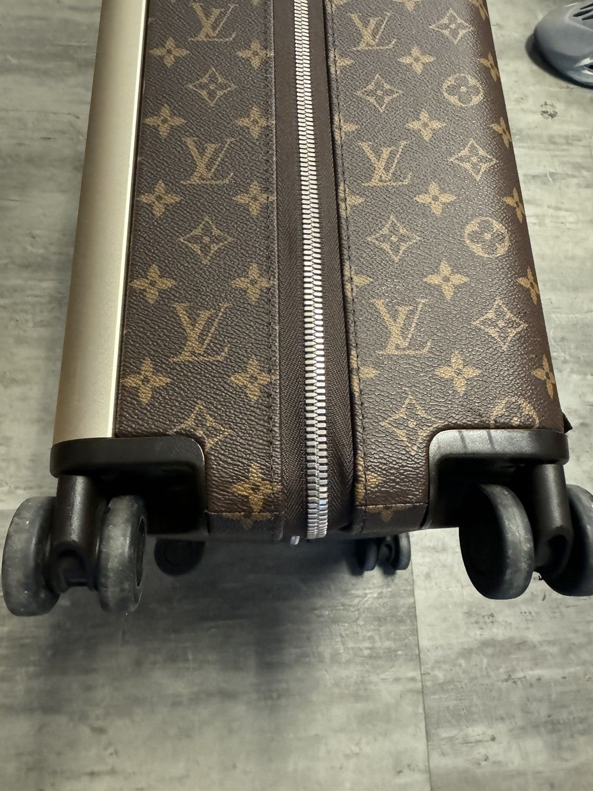 Louis Vuitton Louis Vuitton Horizon 55 Red Size ONE SIZE - 22 Thumbnail