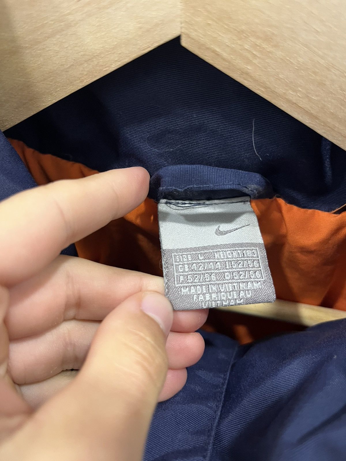 Nike Nike Vintage Puffer Down Jacket Hide Pockets Size US L / EU 52-54 / 3 - 5 Thumbnail