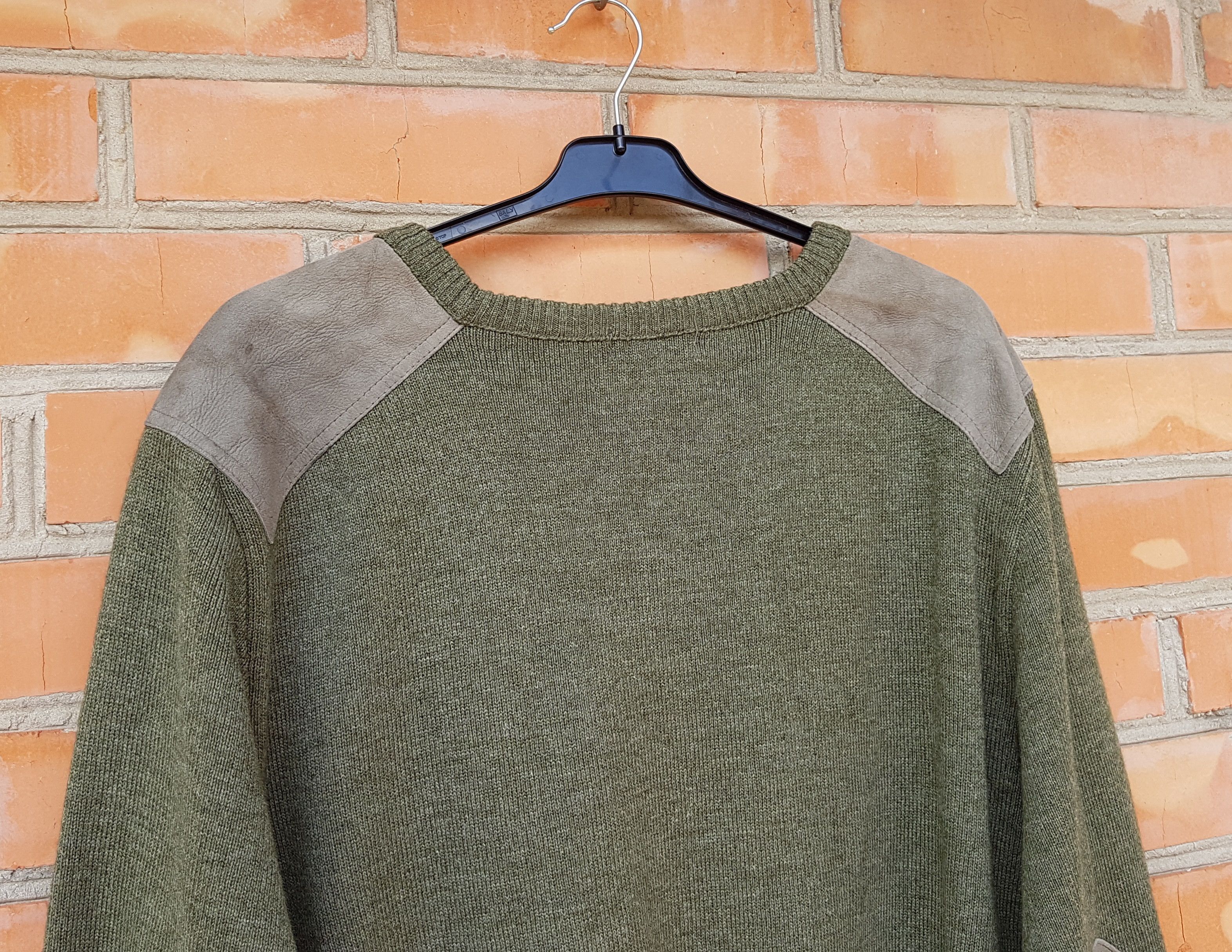 Burberry Burberrys Vintage Sweater made in UK wool & leather patches Size US L / EU 52-54 / 3 - 6 Thumbnail