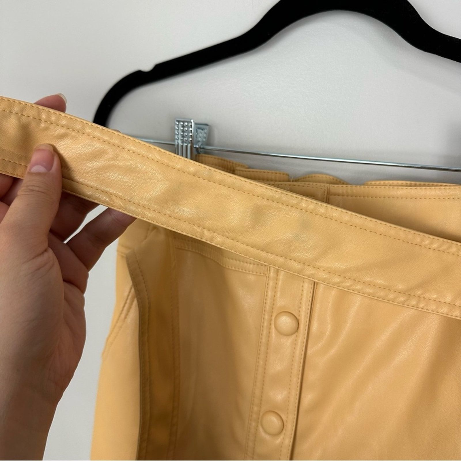 Urban Outfitters NWT Urban Outfitters Faux Leather Belted Mini Skirt Peach XS Size 26" / US 2 / IT 38 - 13 Thumbnail