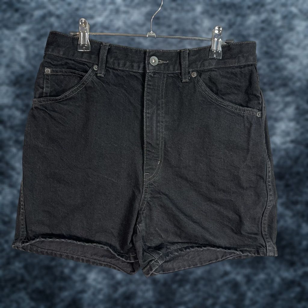Uniqlo Uniqlo U Boyfriend Shorts Womens Size 27 Black Flat Front Denim 100% Cotton Size 27" / US 4 / IT 40 - 1 Thumbnail