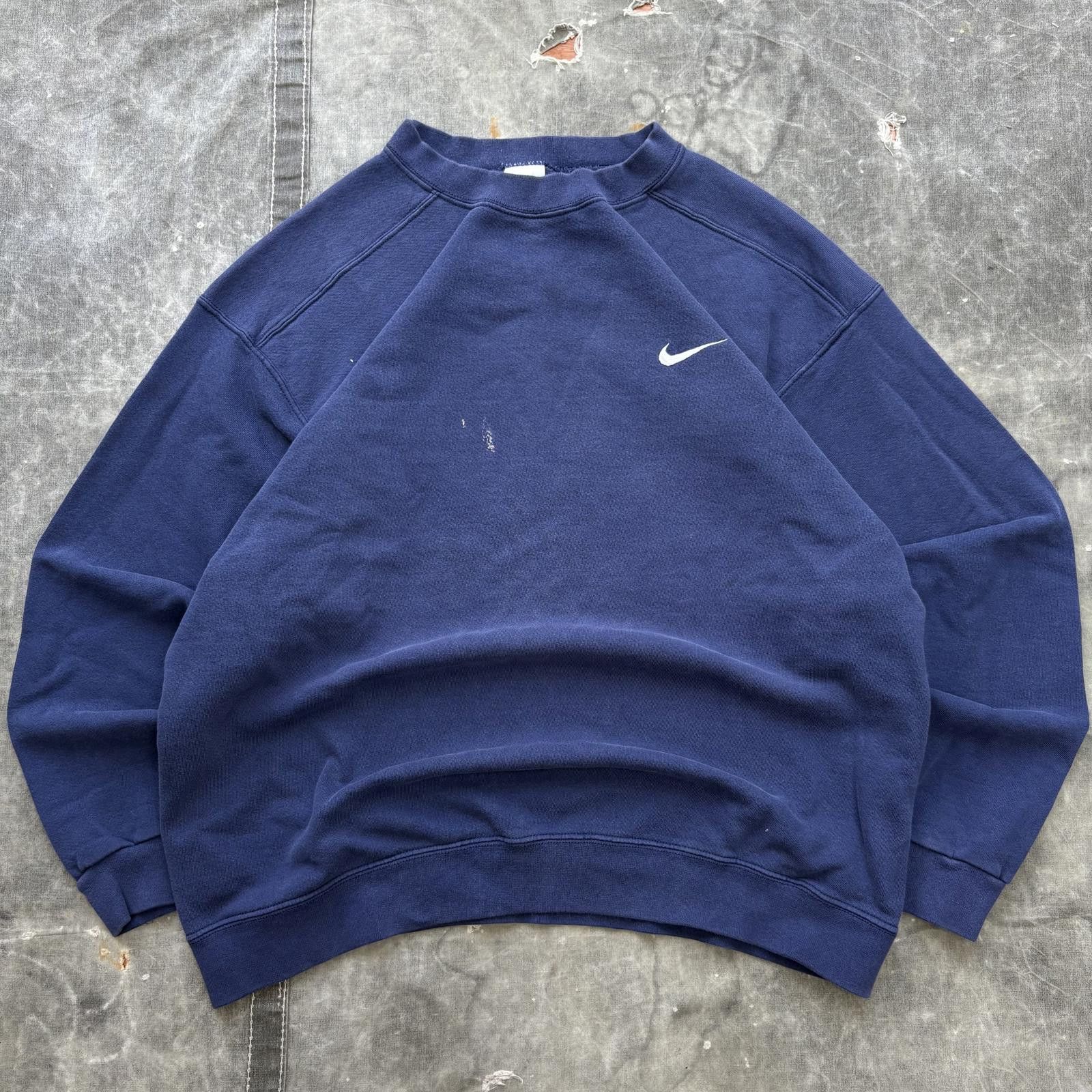 Nike Vintage 90s Blue Nike Embroidered Sportswear Sweatshirt Size US L / EU 52-54 / 3 - 1 Thumbnail