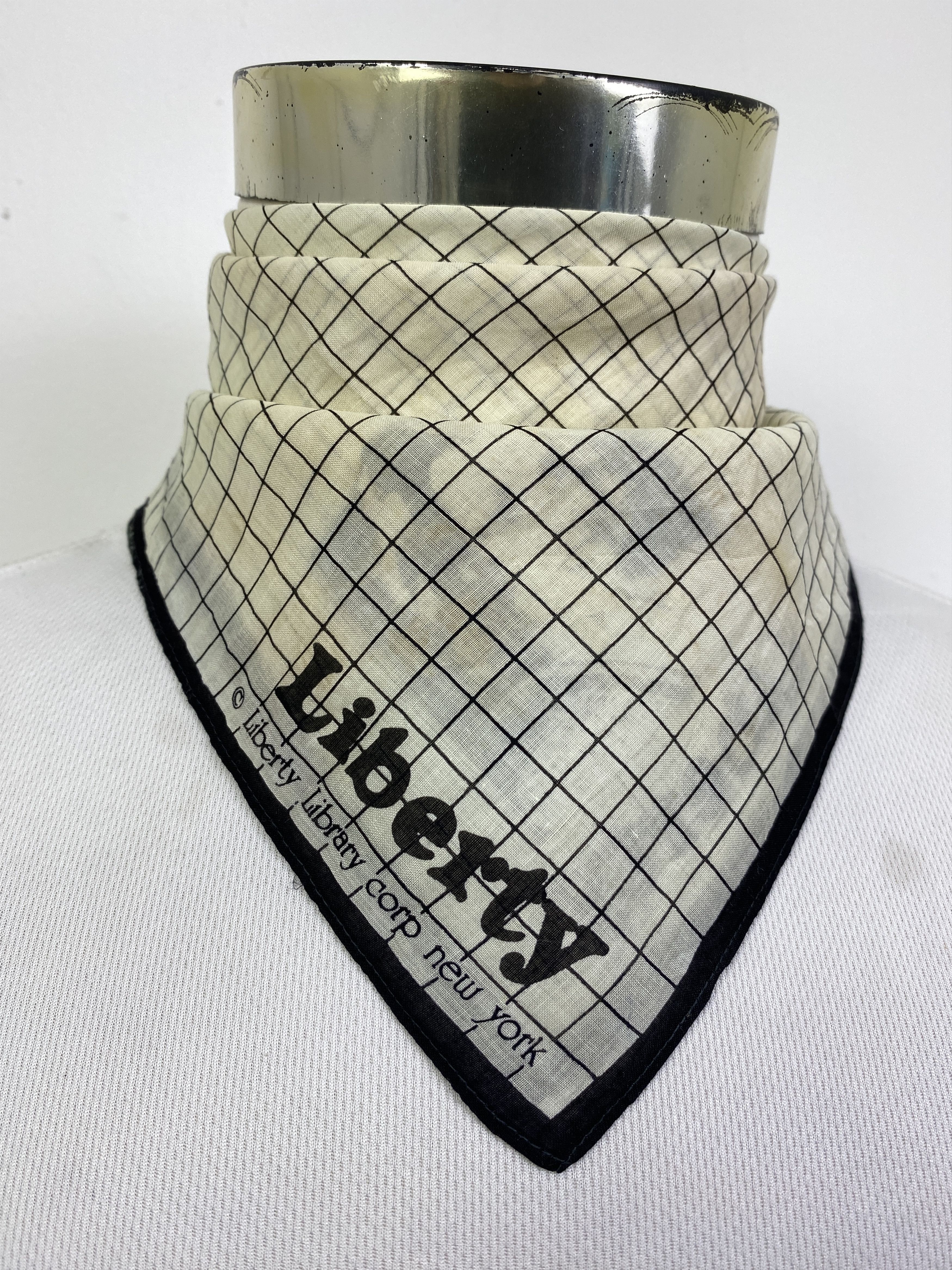 Liberty Vintage Liberty Handkerchief / Neckerchief HKC1090 Size ONE SIZE - 2 Thumbnail