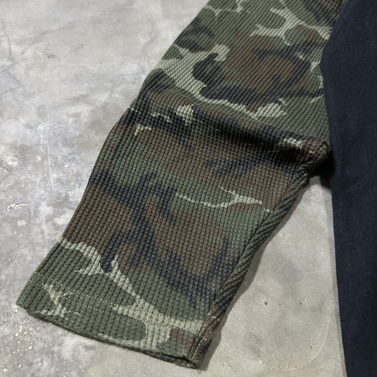 Japanese Brand DJ FREE TRIBAL DESIGN POEM REGLAN CAMO LONGSLEEVE Size US L / EU 52-54 / 3 - 12 Thumbnail