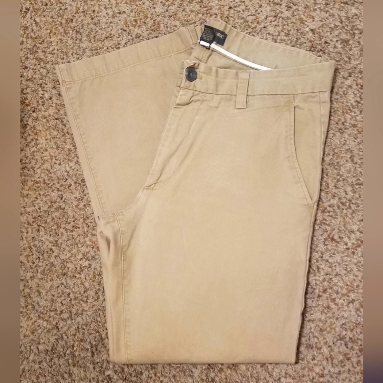 Banana Republic Banana Republic Men's Khaki Chinos 35/32 Size US 35 - 1 Thumbnail