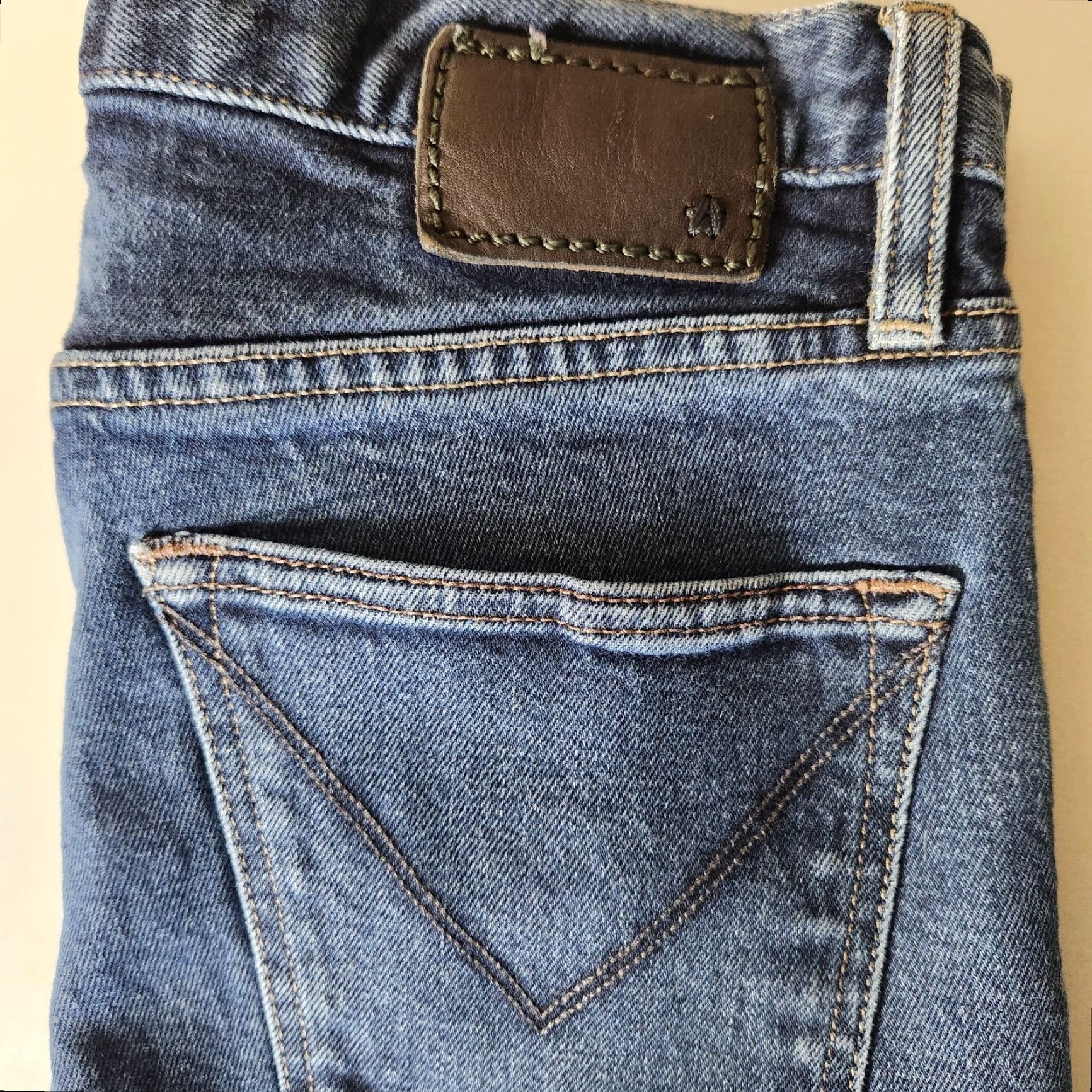 John Varvatos VINTAGE John Varvatos Mens Bowery Slim Straight Jeans-Size 29 Regular 29 Dark Denim Mens Size US 29 - 4 Thumbnail