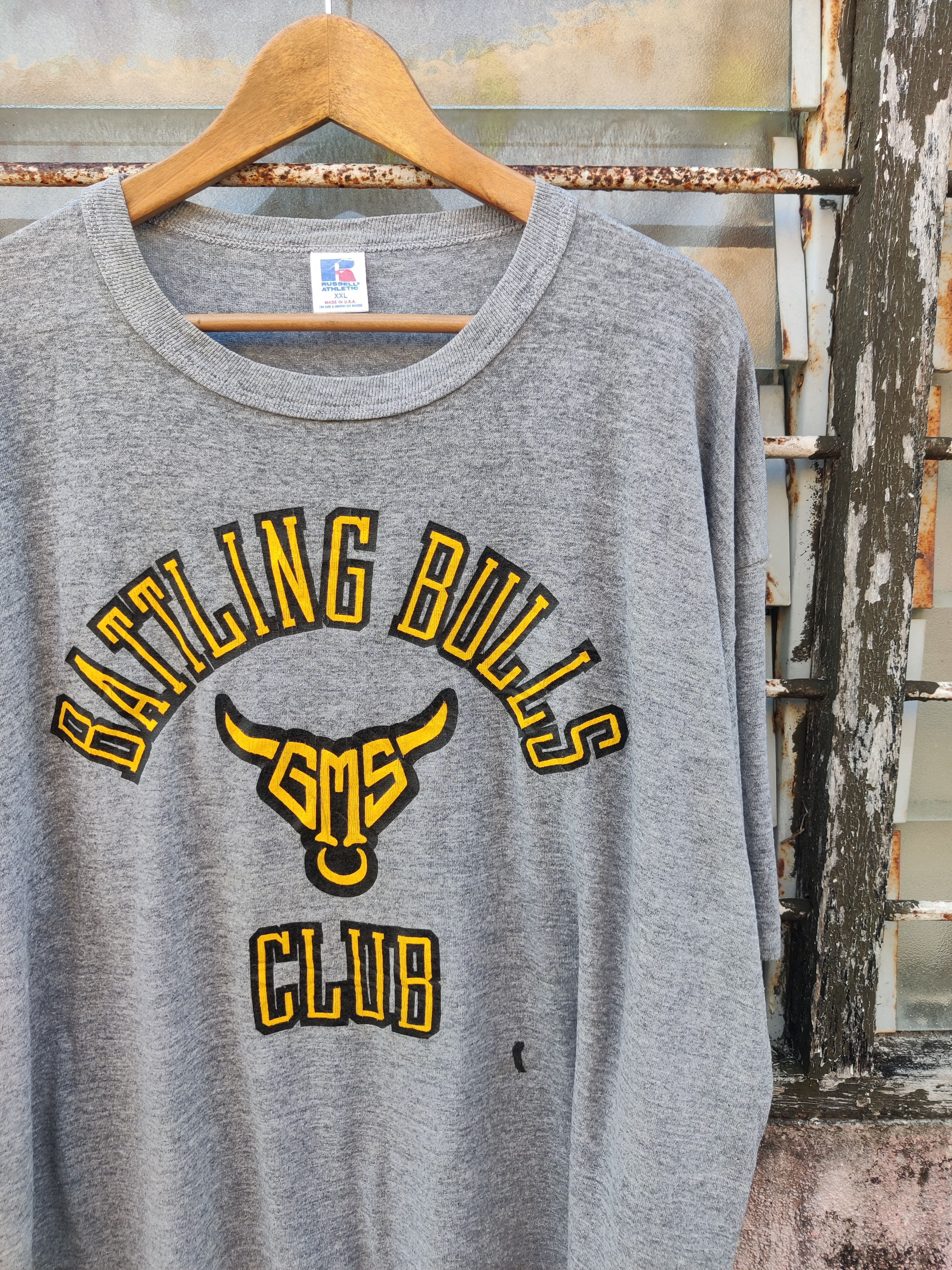 Vintage Vintage Russell Athletic Battling Bull Rayon Tri-Blend Shirt Size US XXL / EU 58 / 5 - 3 Thumbnail