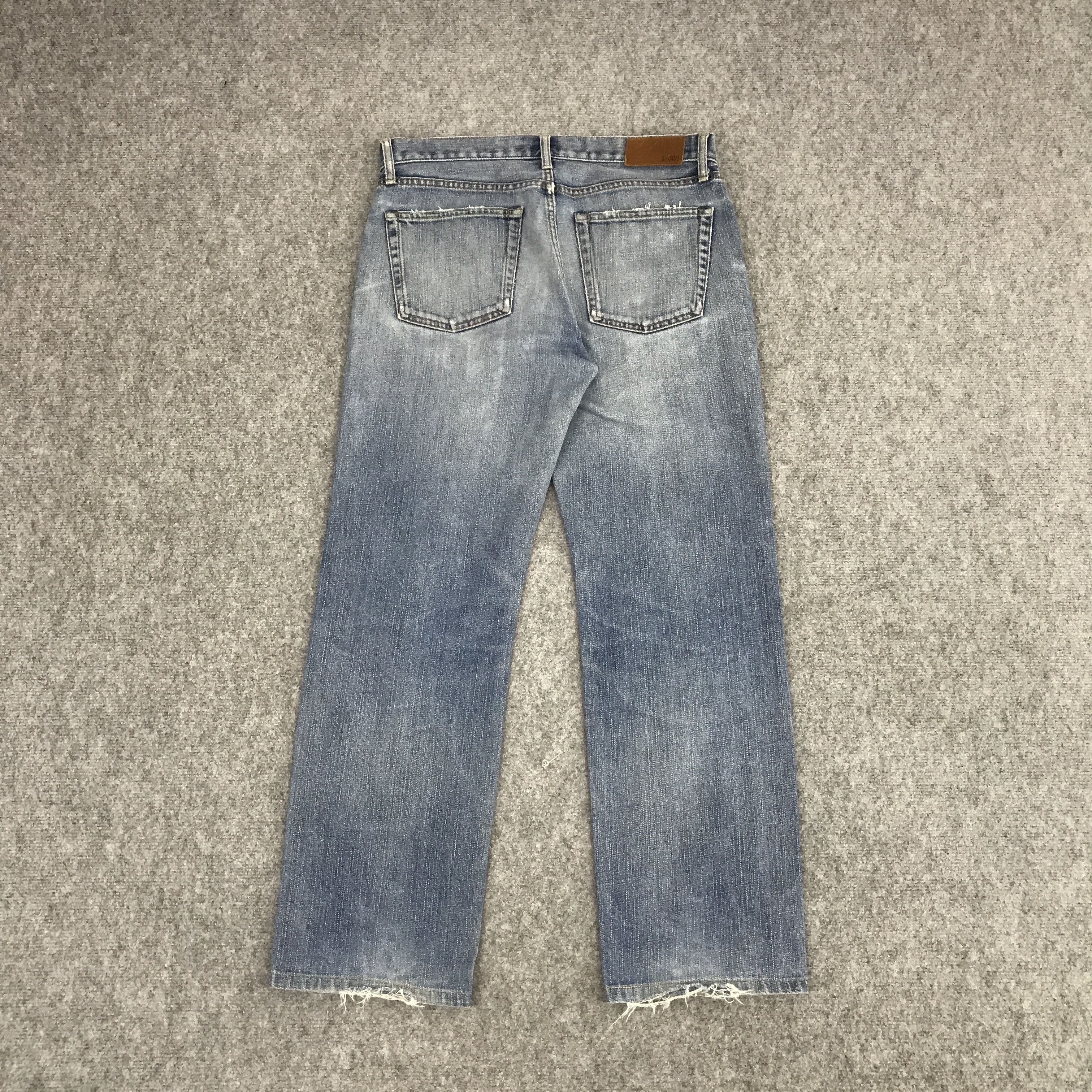 Jun Takahashi × Uniqlo JAPANESE UNIQLO DISTRESSED DENIM JEANS Size US 32 / EU 48 - 2 Thumbnail