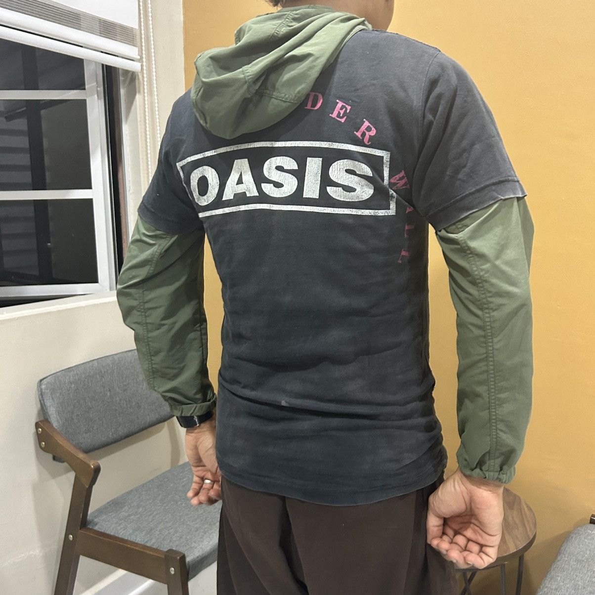 Band Tees Vintage Oasis Wander Wall Rock Band Tees Size US XS / EU 42 / 0 - 6 Thumbnail